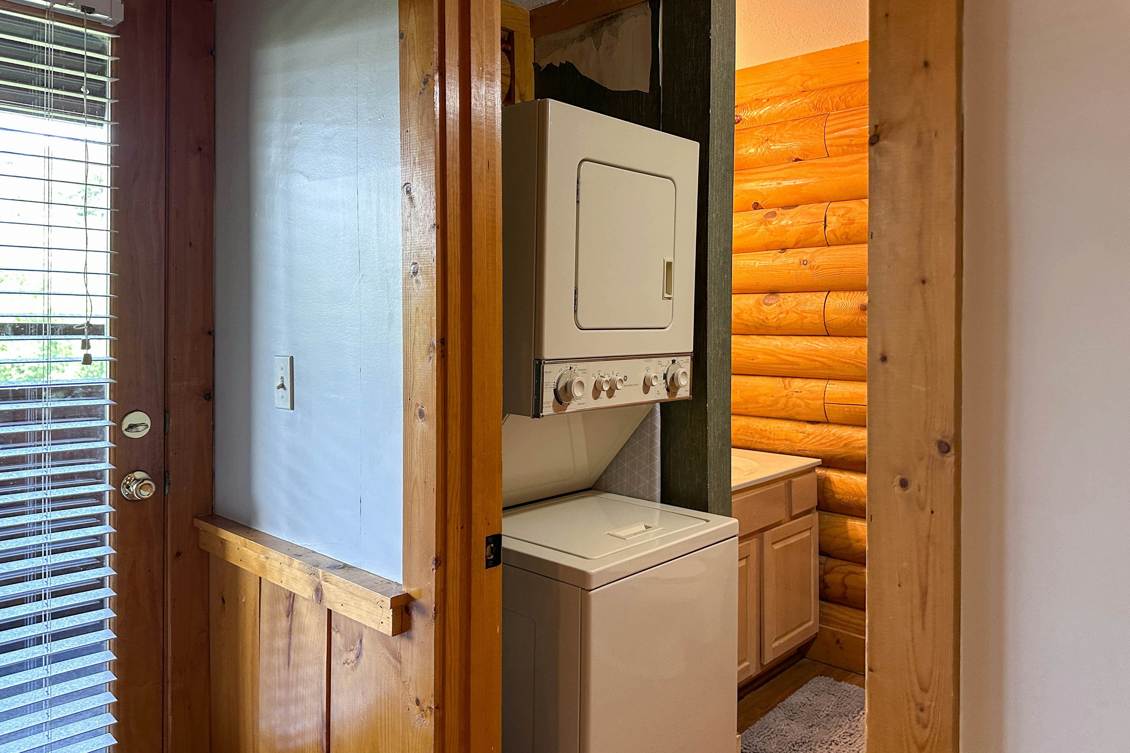 Reindeer Hideaway | Cabin in Pigeon Forge with Free Attraction Tickets