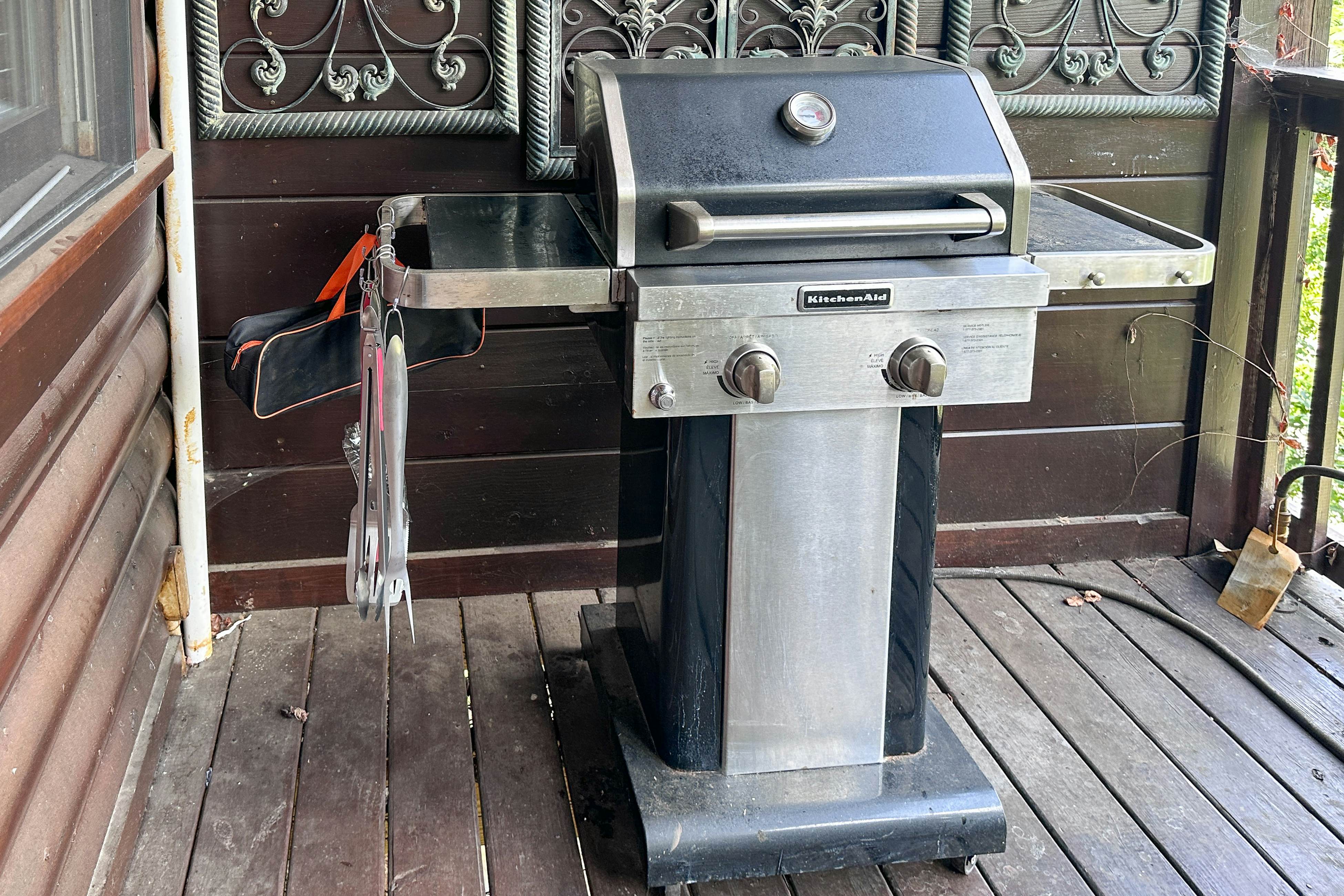 Reindeer Hideaway | Cabin in Pigeon Forge with Free Attraction Tickets