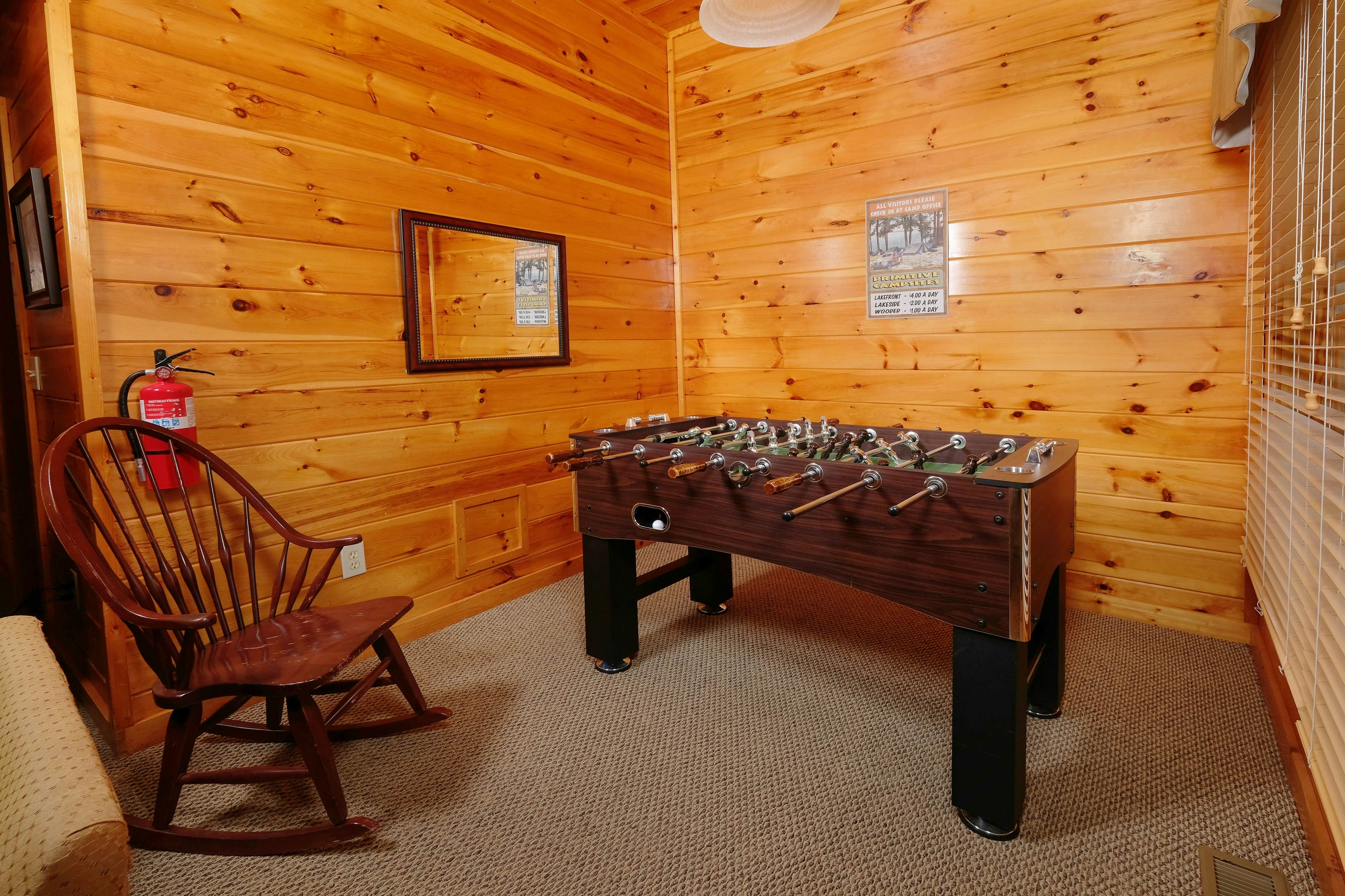 Gorgeous cabin with mountain views, hot tub, fireplace, Free Attraction Tickets