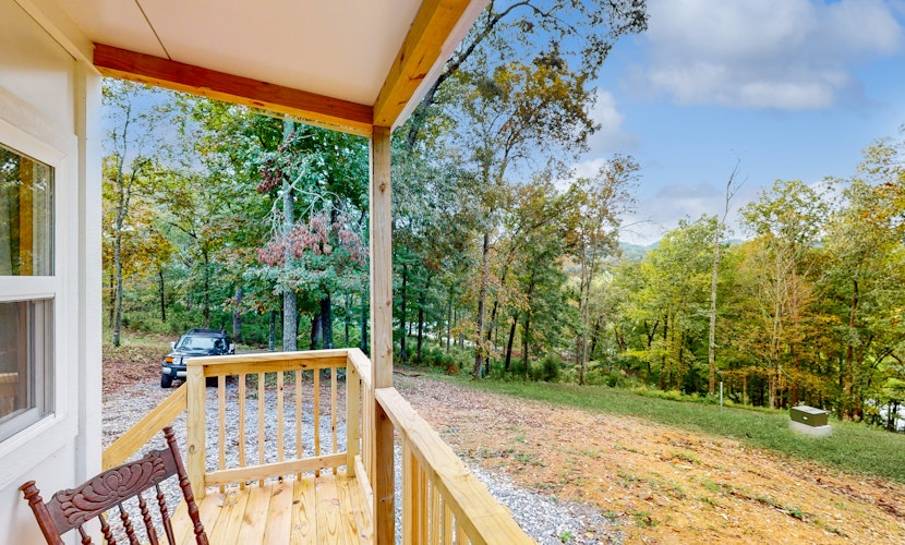 Charming Studio, Sleeps 2・Grill・Porch・Dog Welcome