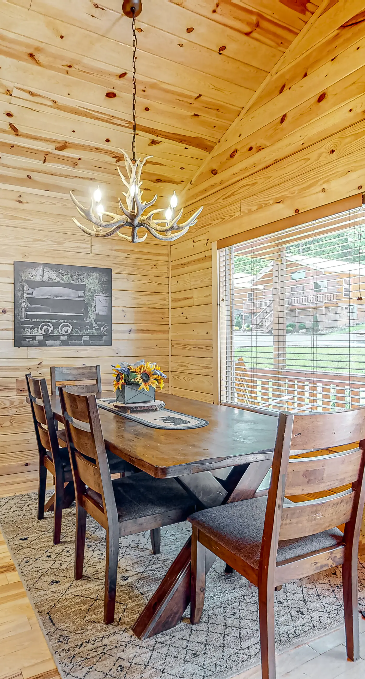 Spacious Log Cabin・Hot Tub・Screened Porch・Games