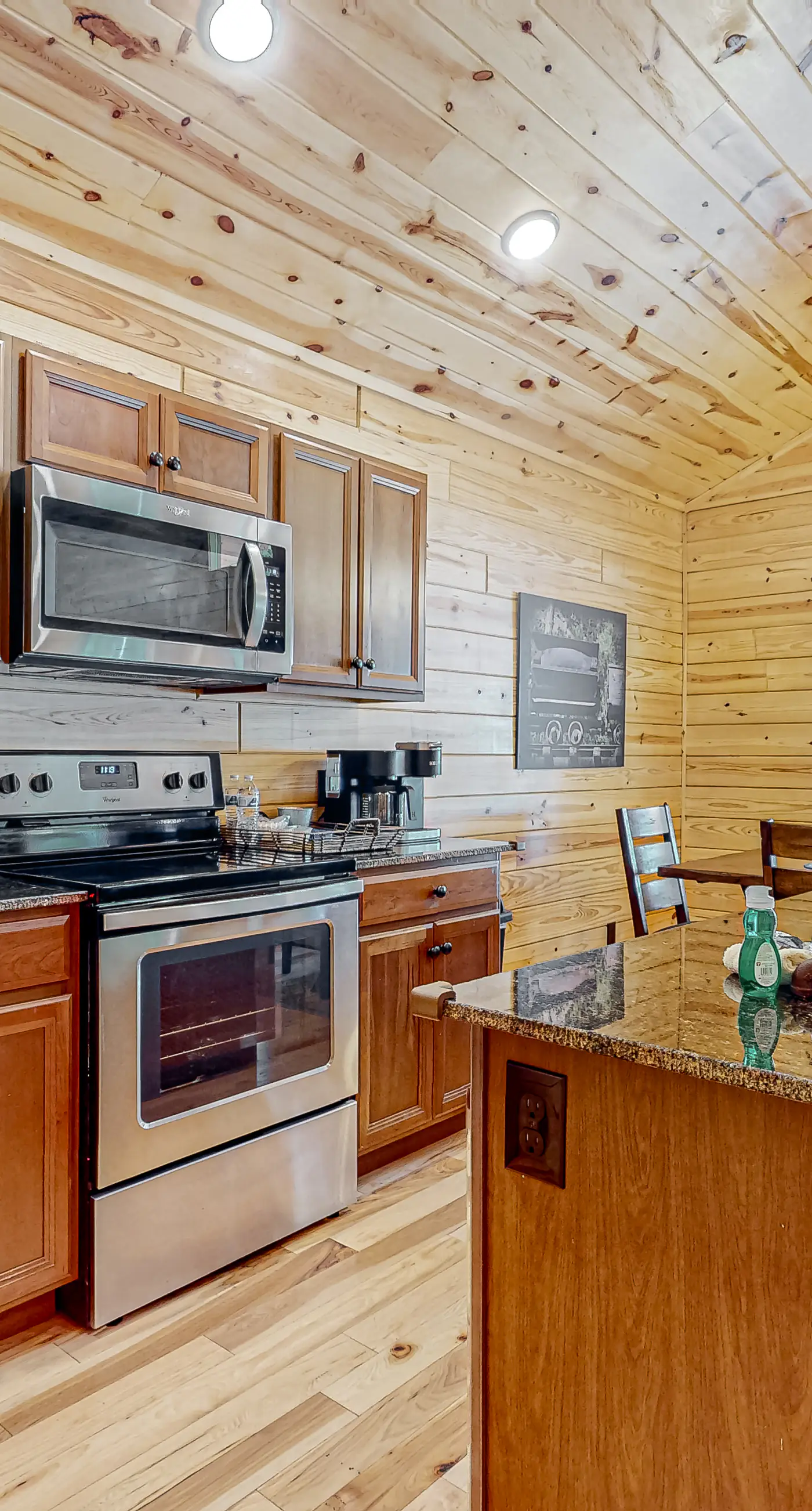 Spacious Log Cabin・Hot Tub・Screened Porch・Games