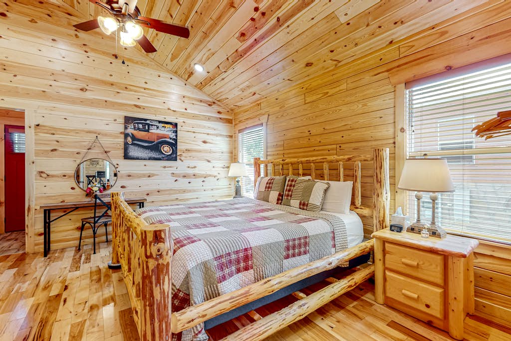 Spacious Log Cabin・Hot Tub・Screened Porch・Games