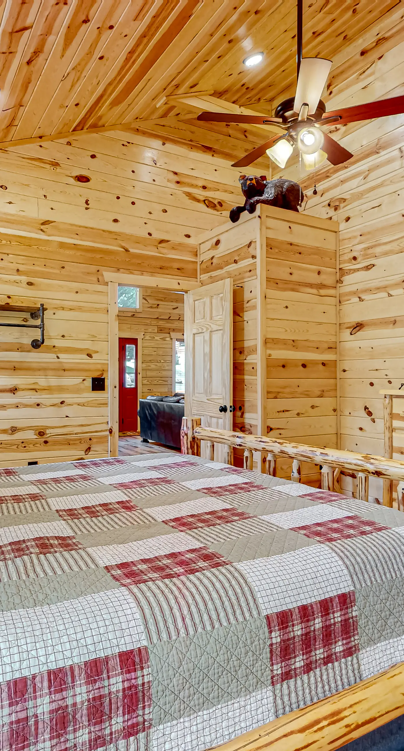 Spacious Log Cabin・Hot Tub・Screened Porch・Games