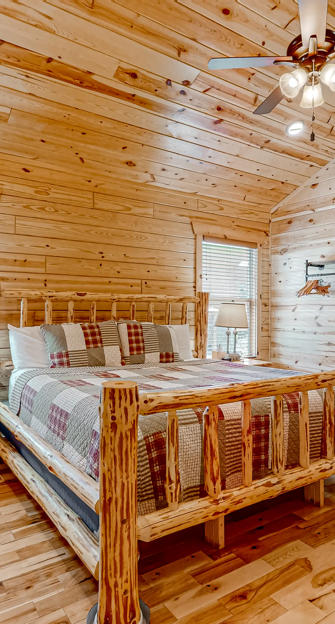 Spacious Log Cabin・Hot Tub・Screened Porch・Games