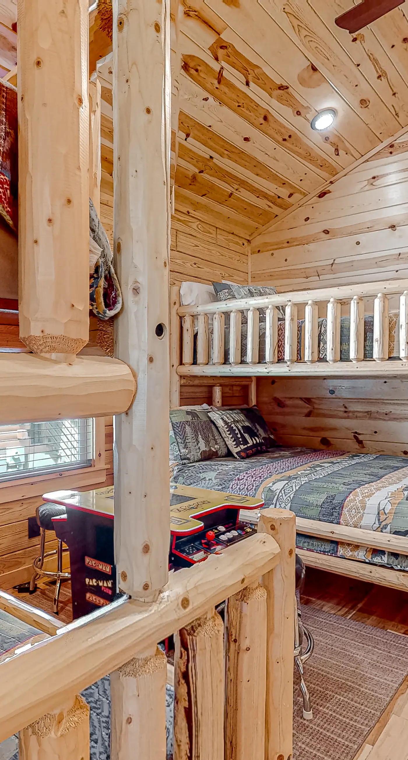 Spacious Log Cabin・Hot Tub・Screened Porch・Games