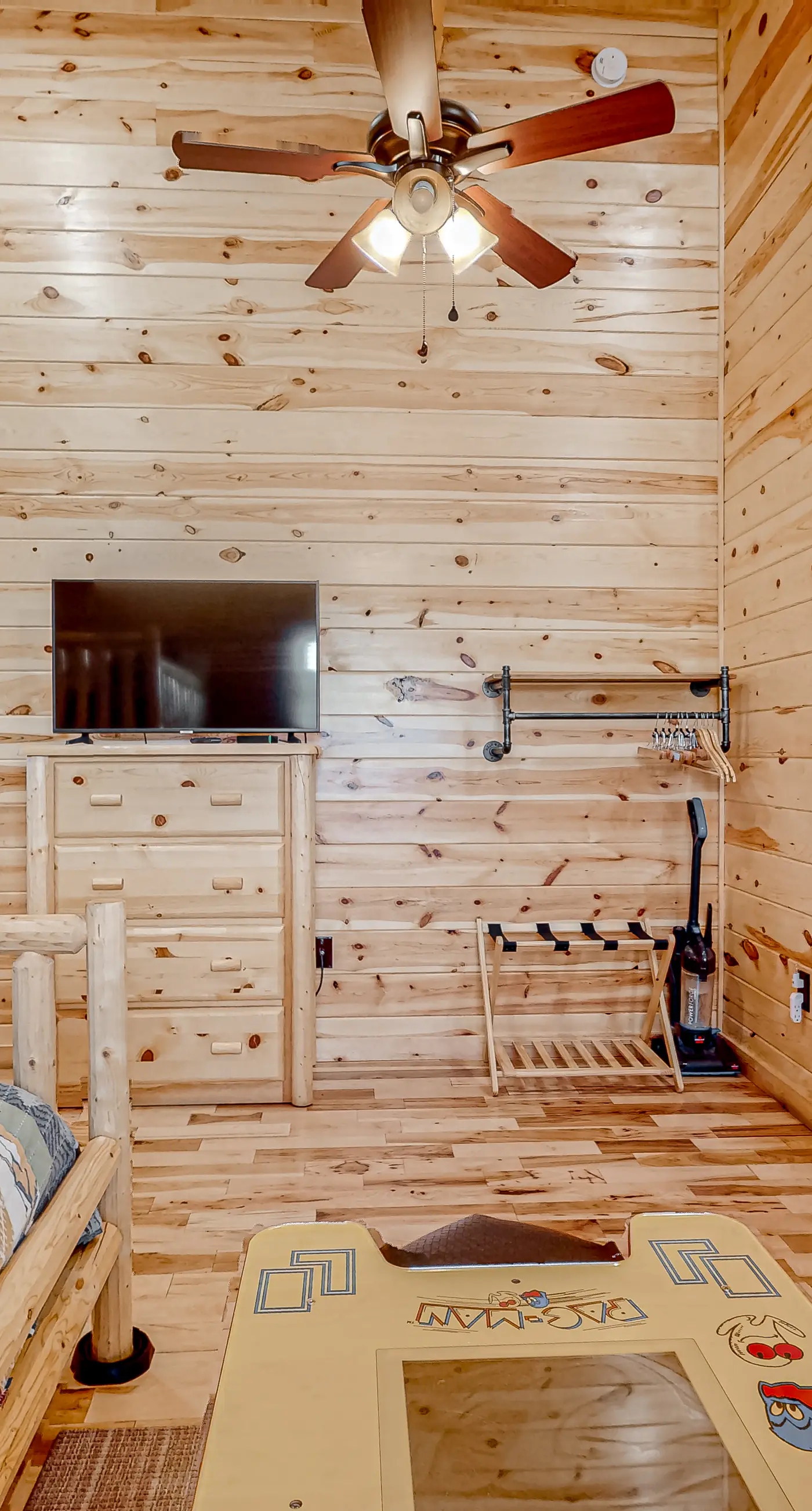 Spacious Log Cabin・Hot Tub・Screened Porch・Games