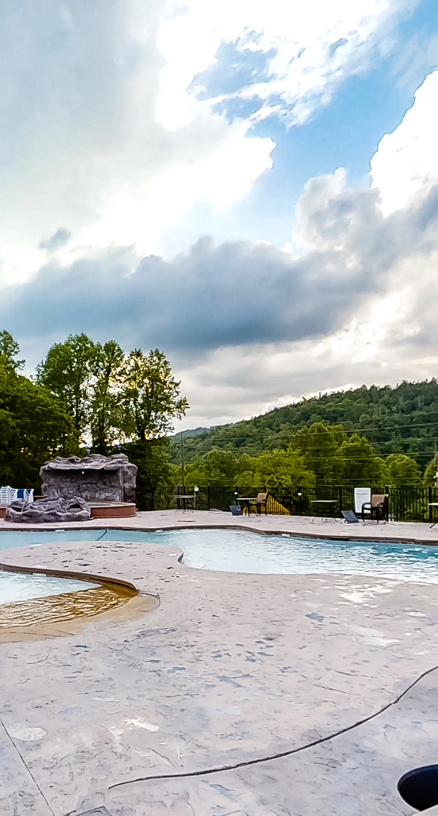 Spacious Log Cabin・Hot Tub・Screened Porch・Games