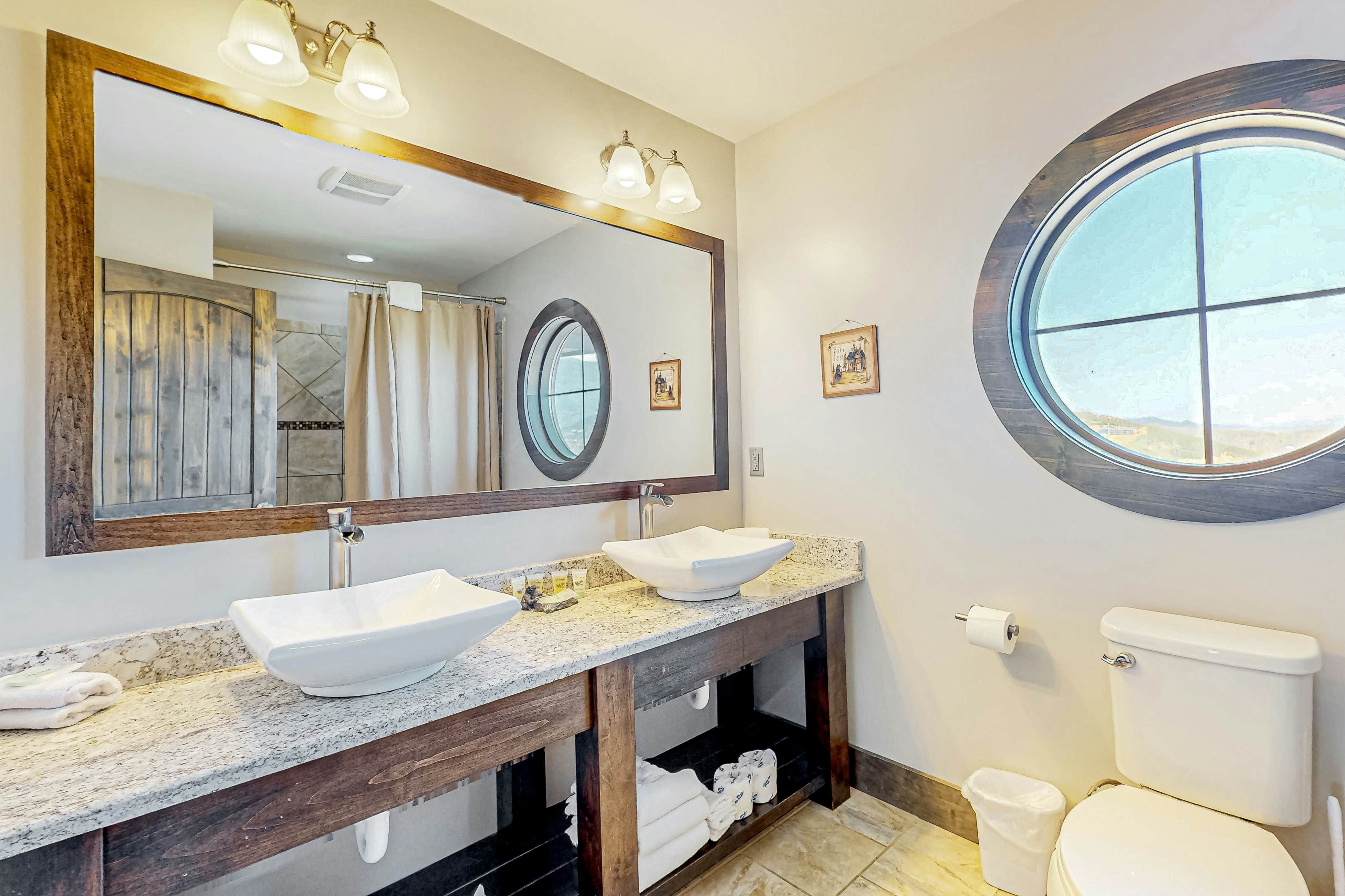 Bright Home, Sleeps 12・Hot Tub・Pools・Billiard Room