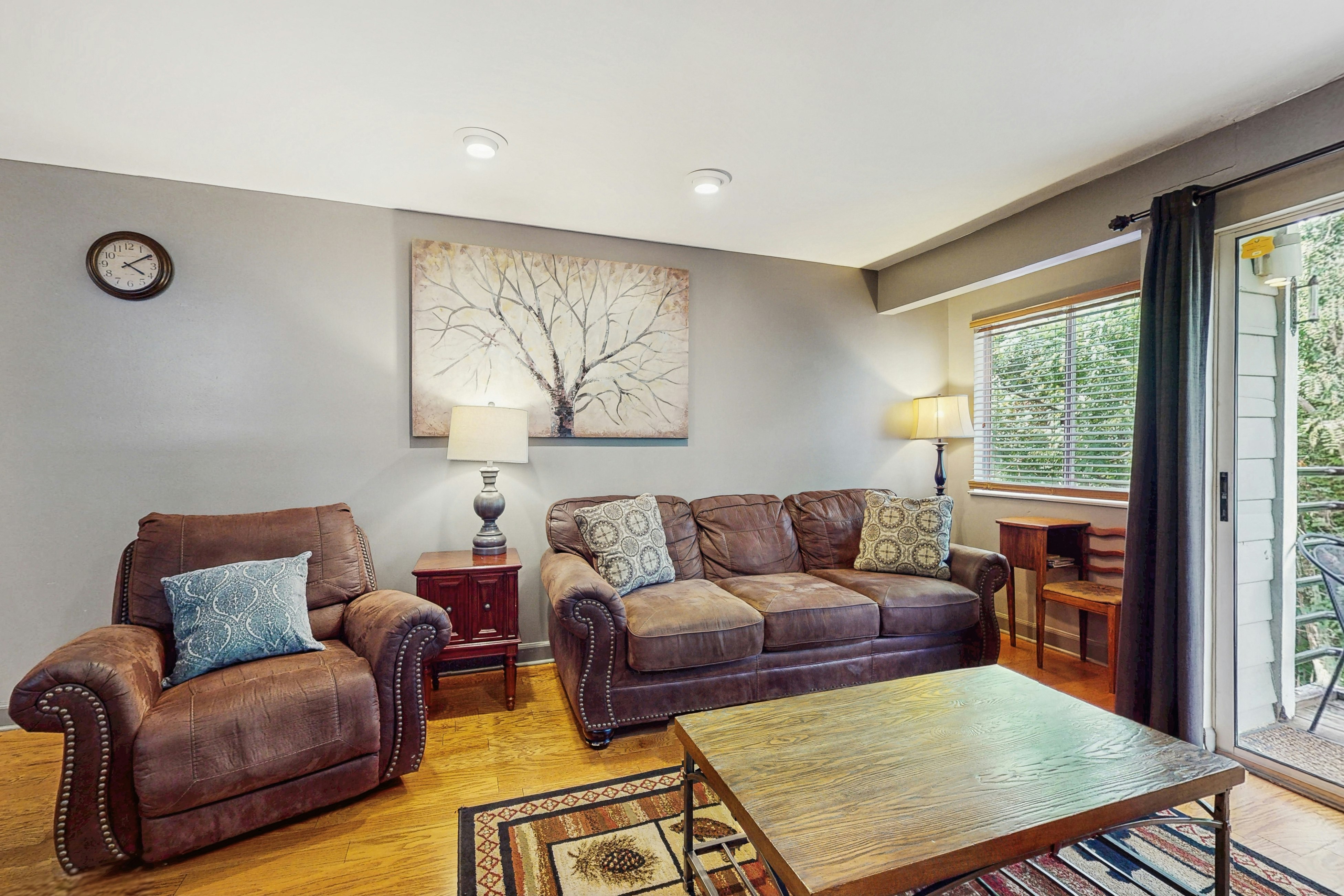Cozy mountain condo with easy access to trails, pools, hot tubs & family fun