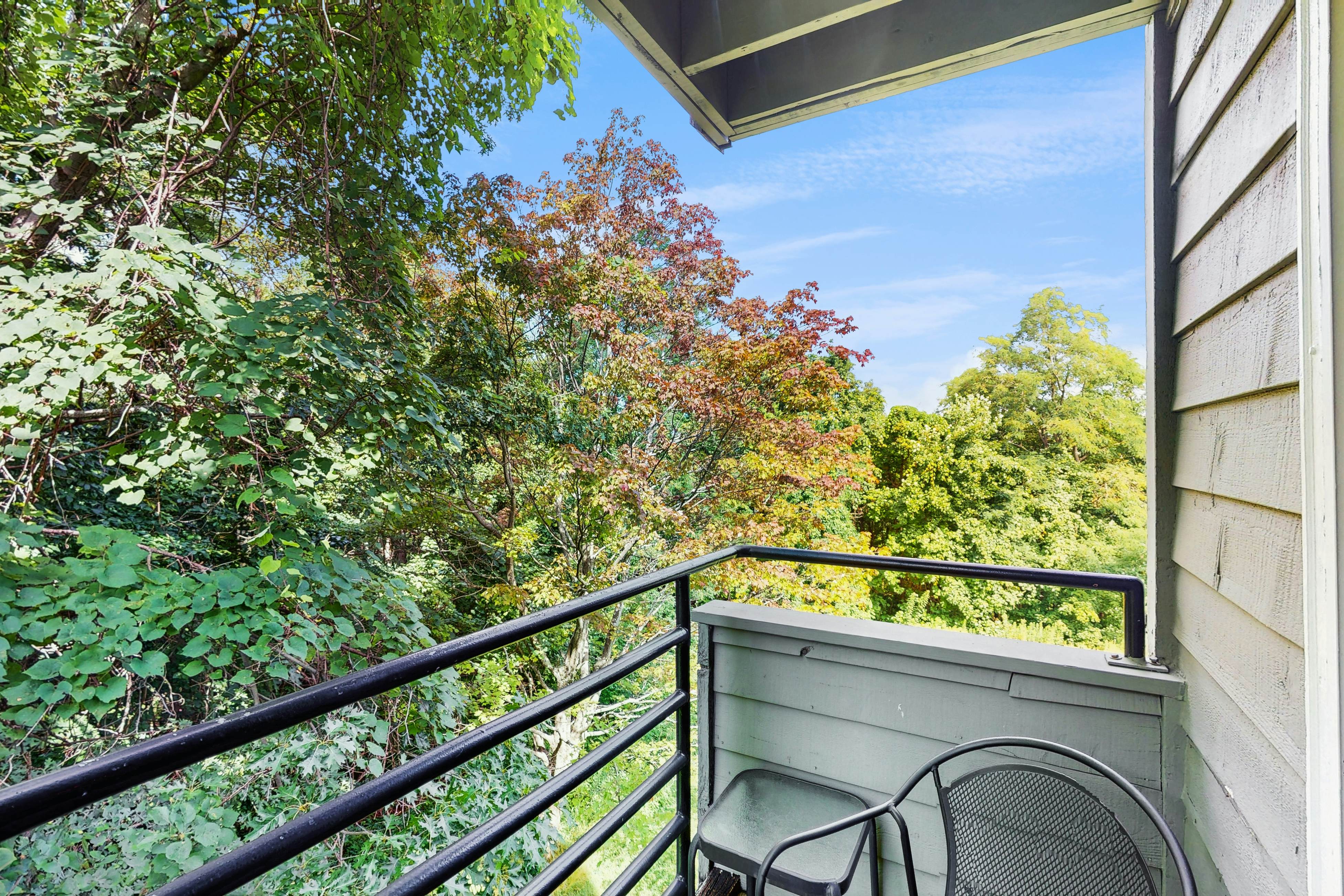 Cozy mountain condo with easy access to trails, pools, hot tubs & family fun