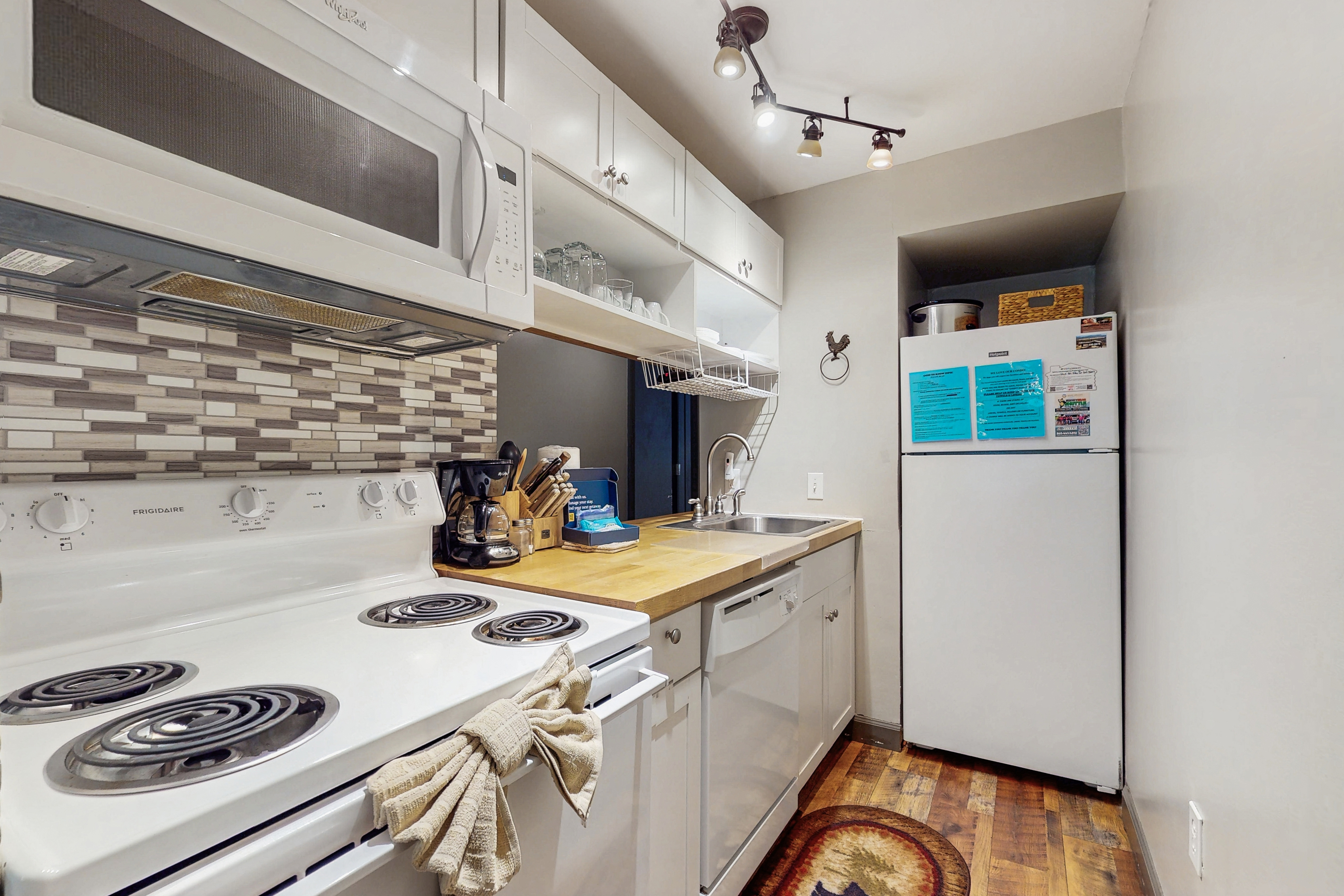 Cozy Mtn Condo, Sleep 6・Easy Access to Trails・Pool