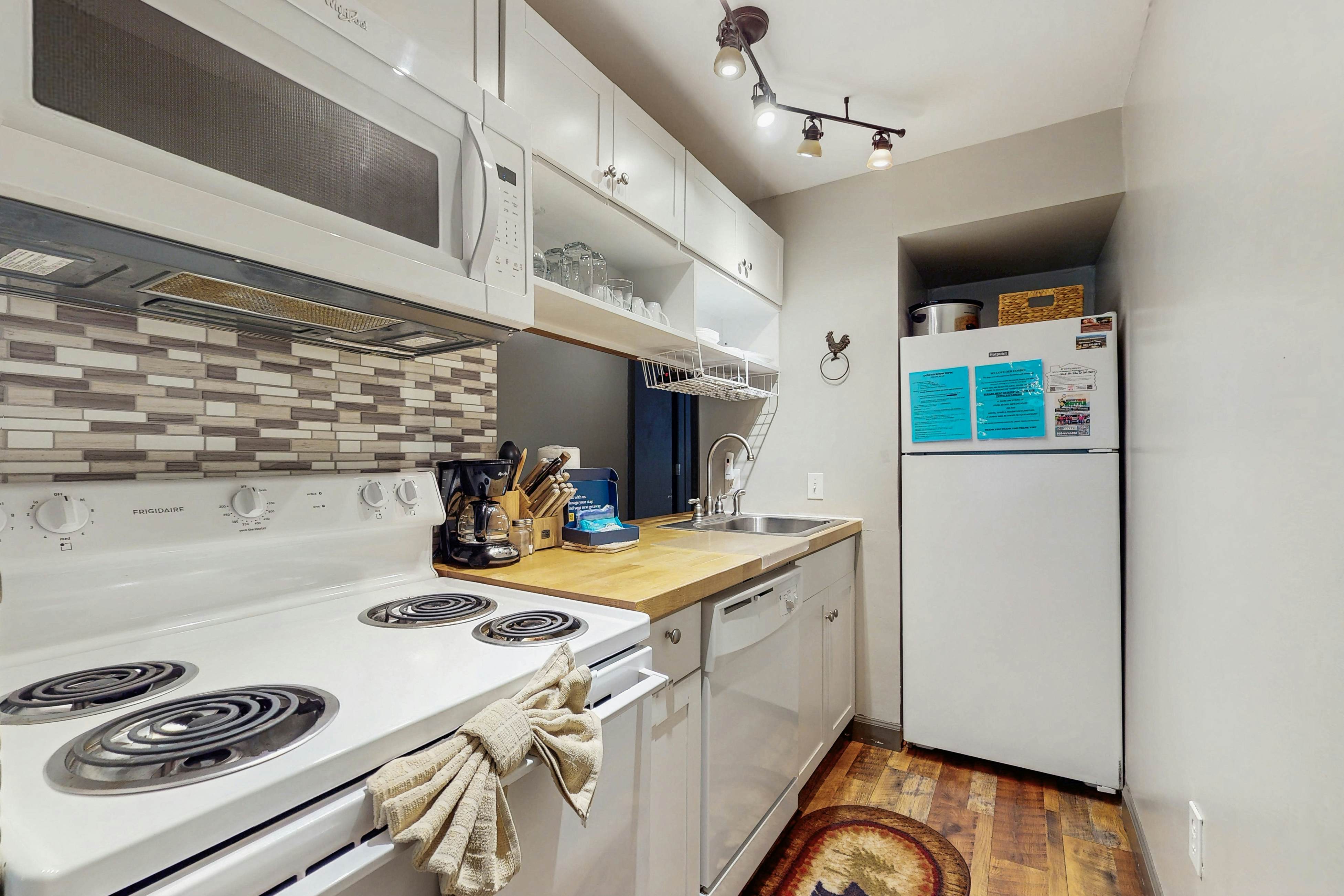 Cozy mountain condo with easy access to trails, pools, hot tubs & family fun