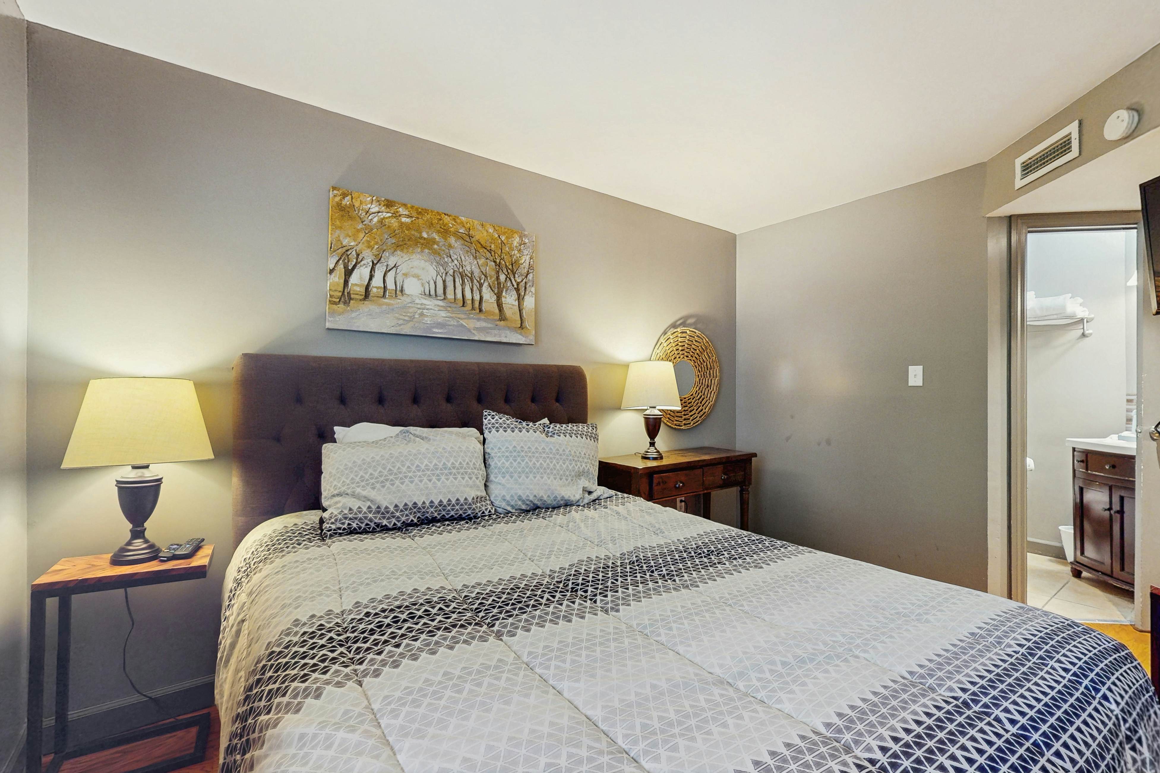 Cozy mountain condo with easy access to trails, pools, hot tubs & family fun