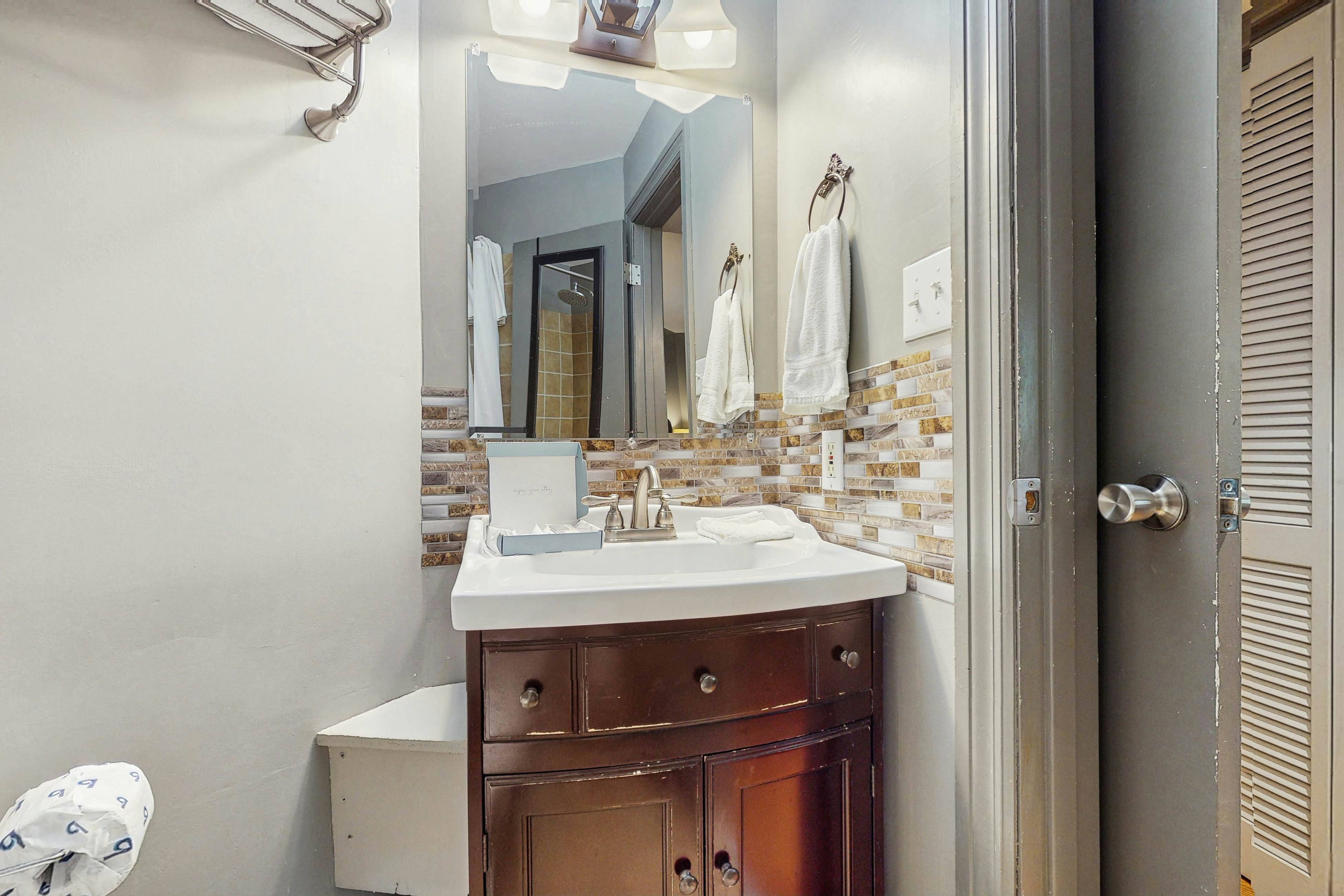 Cozy mountain condo with easy access to trails, pools, hot tubs & family fun