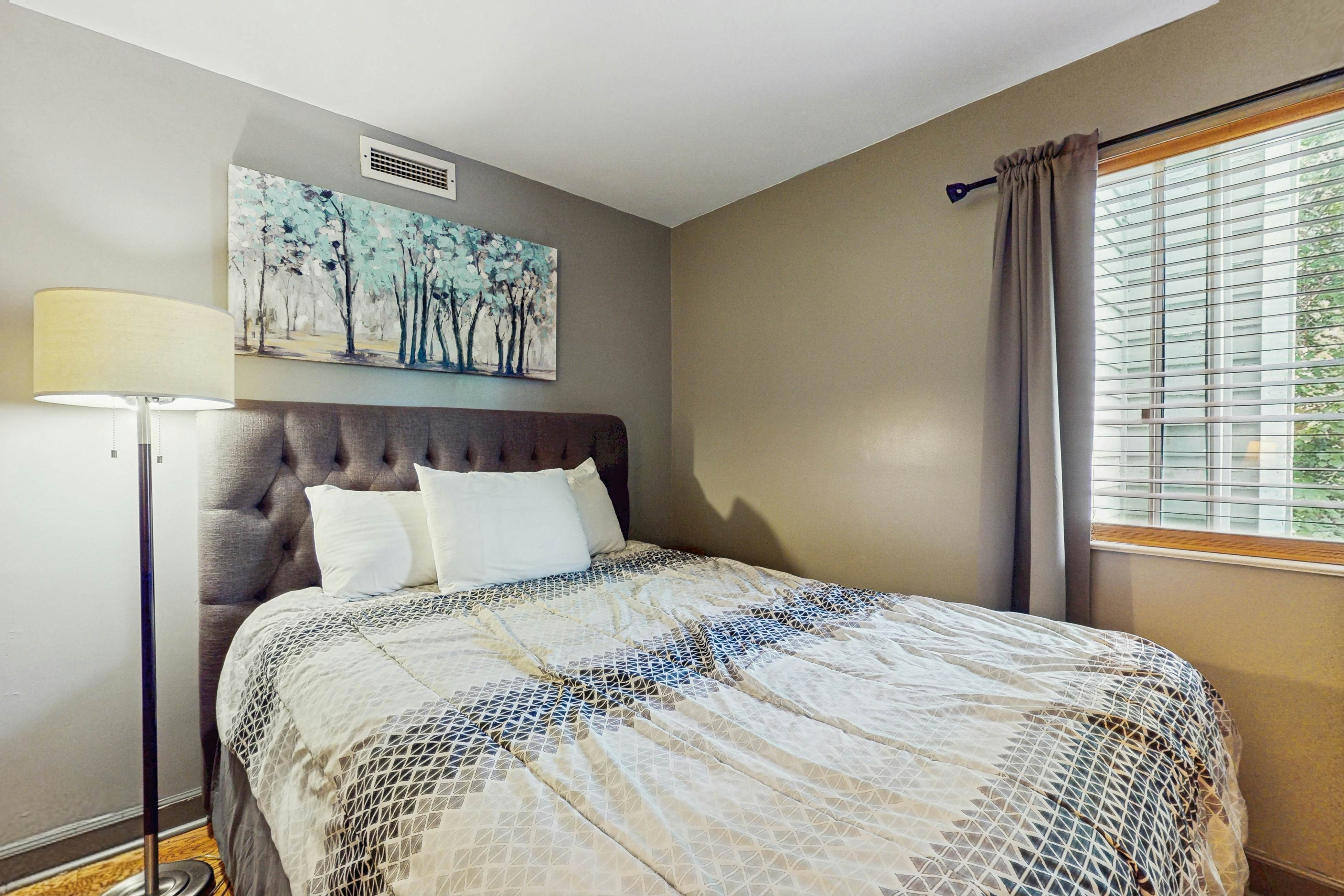 Cozy mountain condo with easy access to trails, pools, hot tubs & family fun