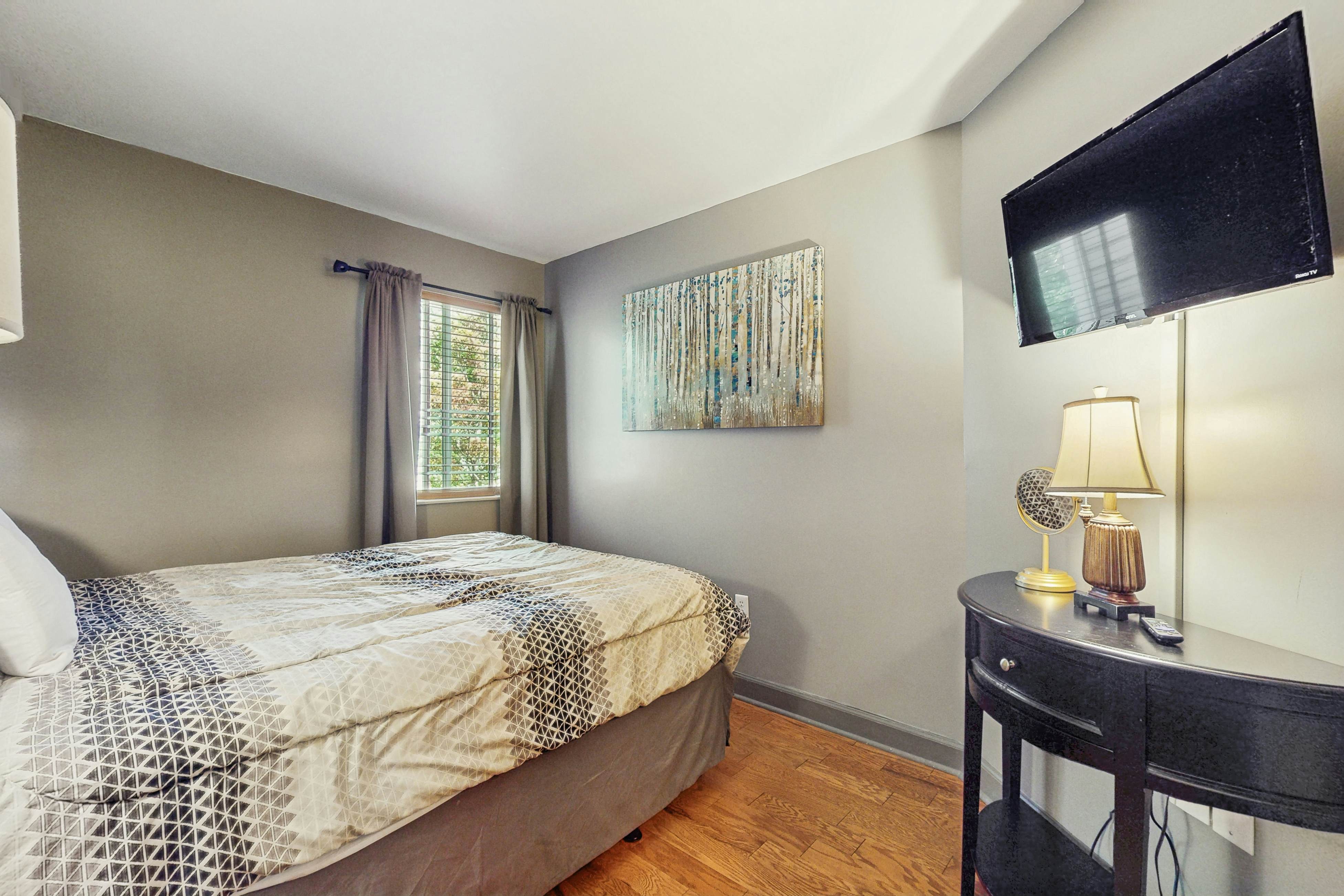 Cozy mountain condo with easy access to trails, pools, hot tubs & family fun