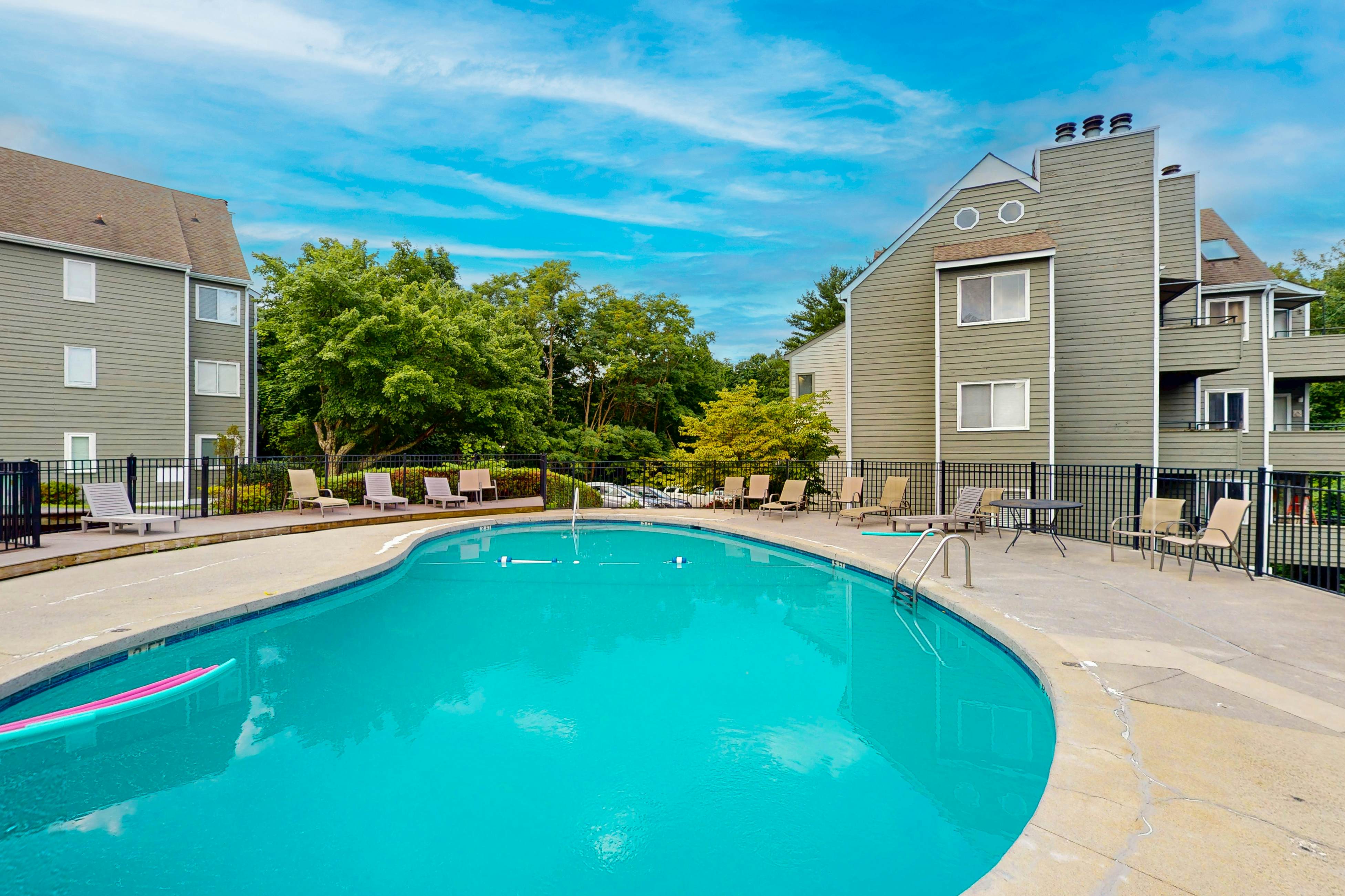 Cozy mountain condo with easy access to trails, pools, hot tubs & family fun