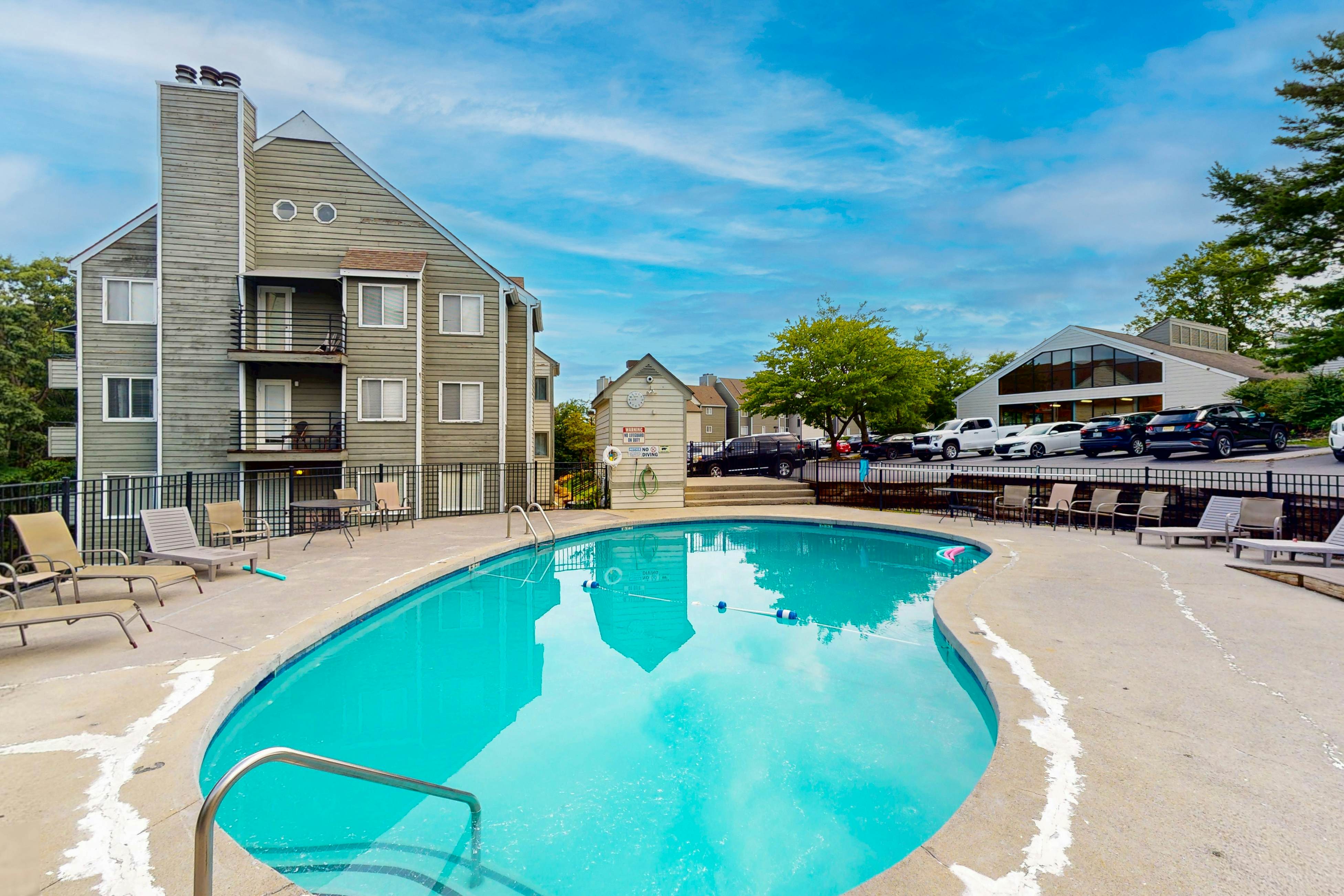 Cozy mountain condo with easy access to trails, pools, hot tubs & family fun