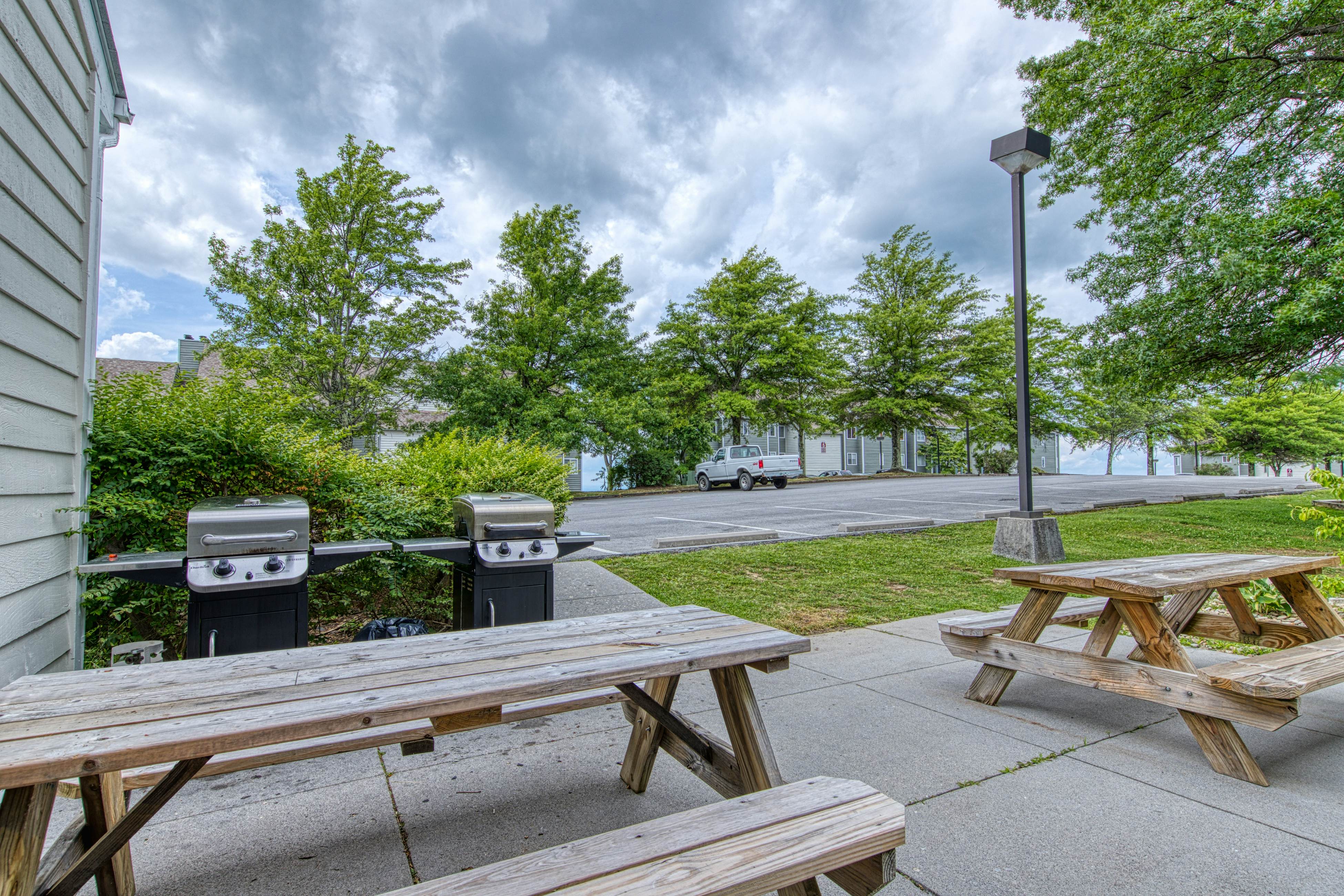 Cozy mountain condo with easy access to trails, pools, hot tubs & family fun