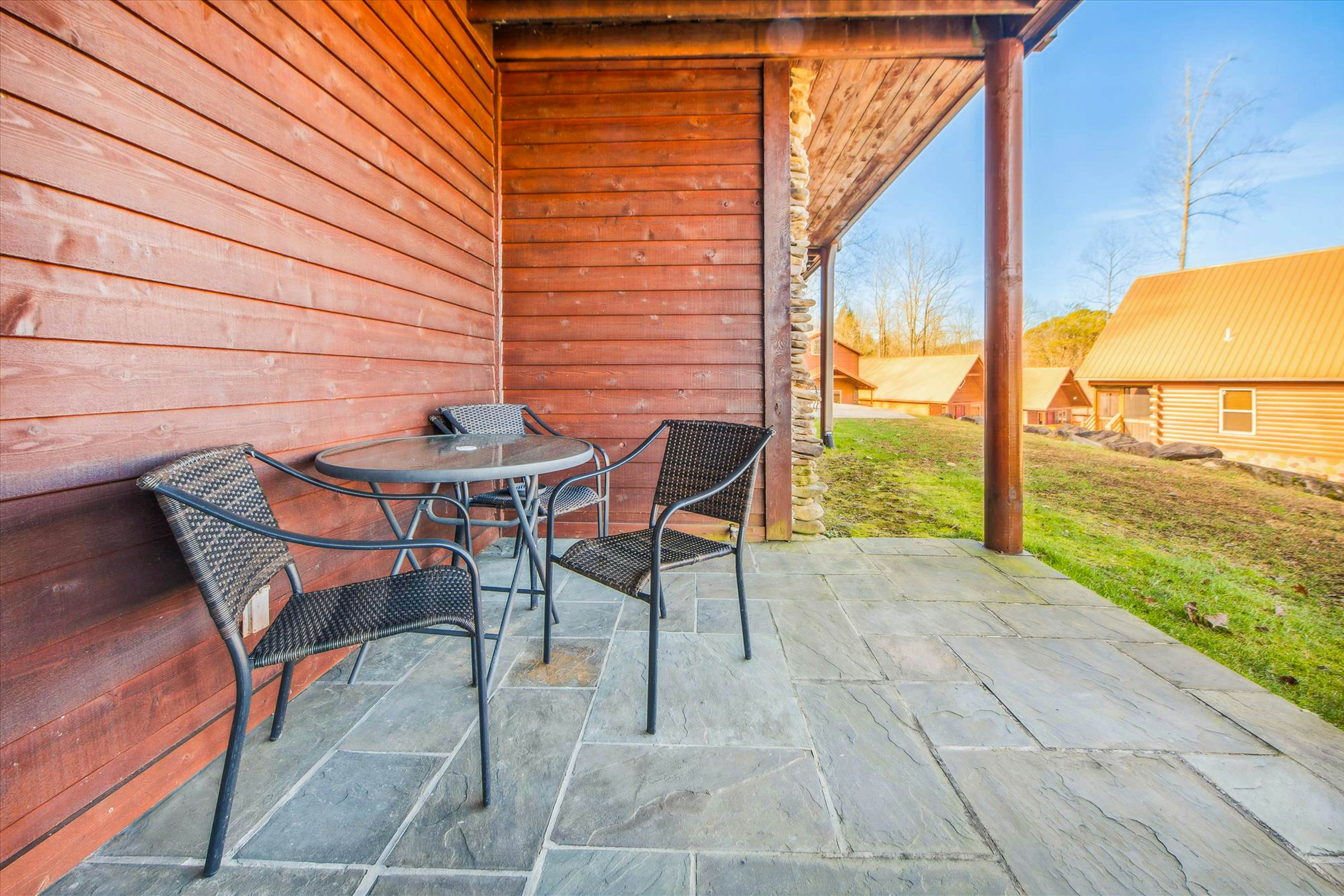 Smoky Mountains condo located close to downtown Gatlinburg