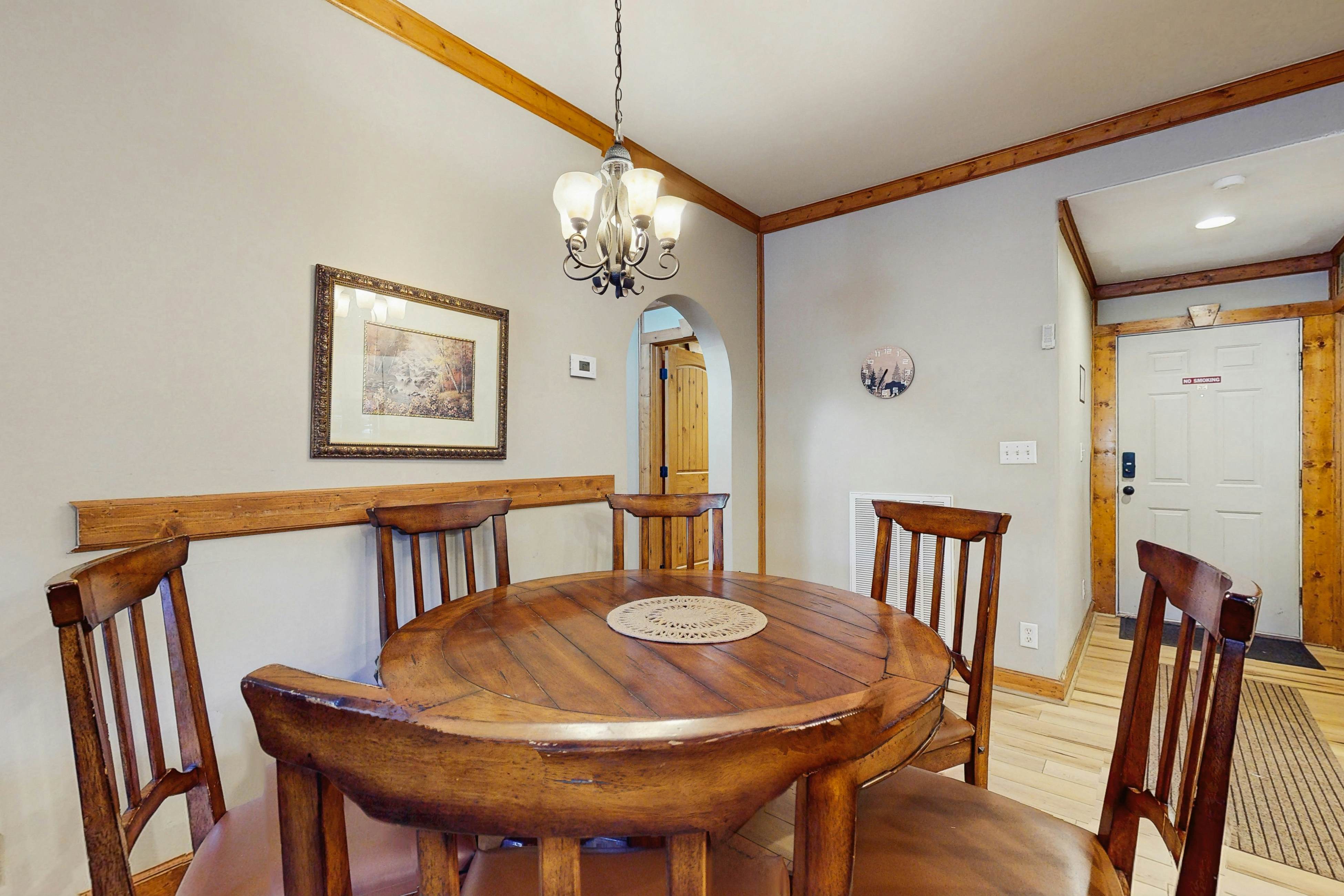 Smoky Mountains condo located close to downtown Gatlinburg