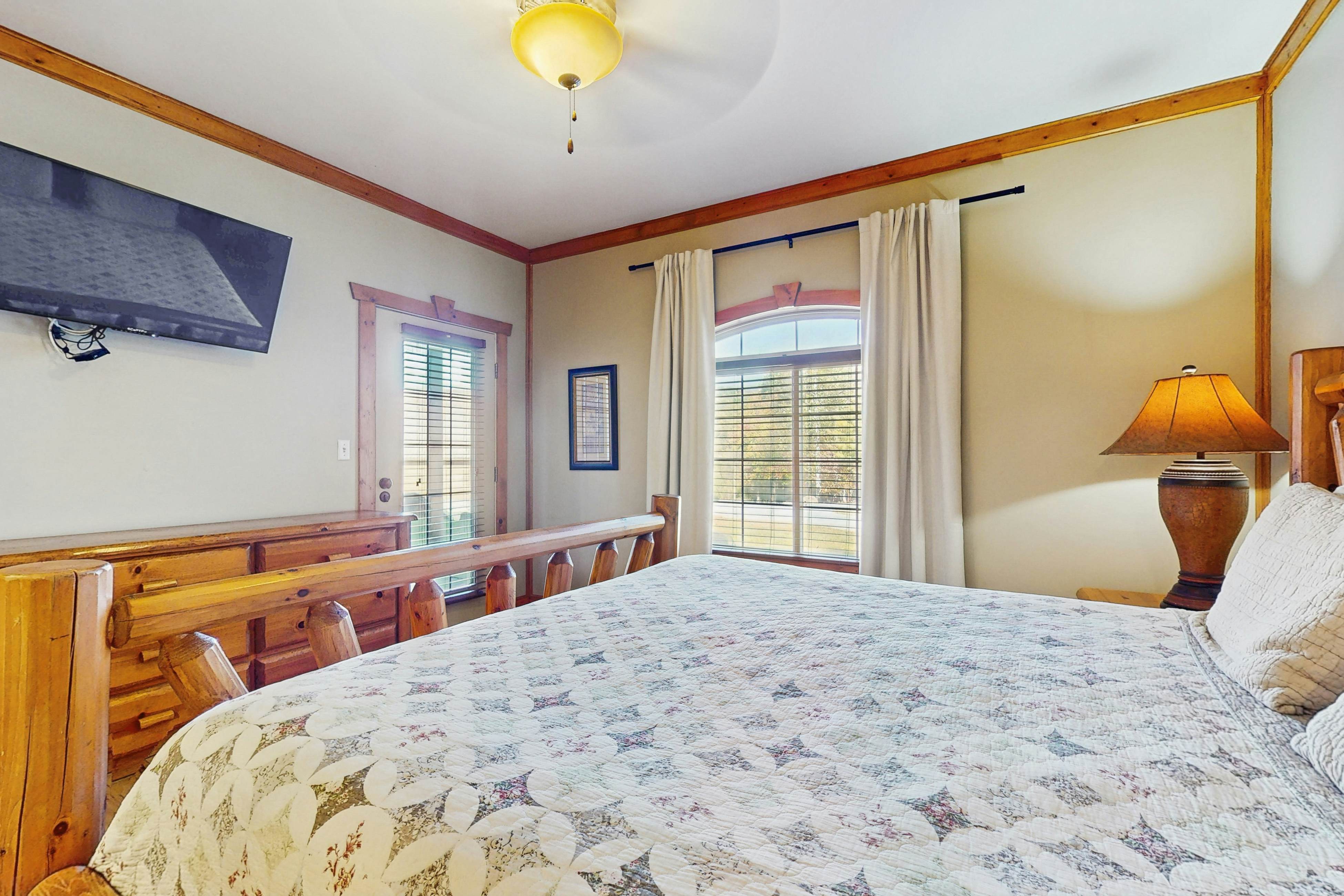 Smoky Mountains condo located close to downtown Gatlinburg