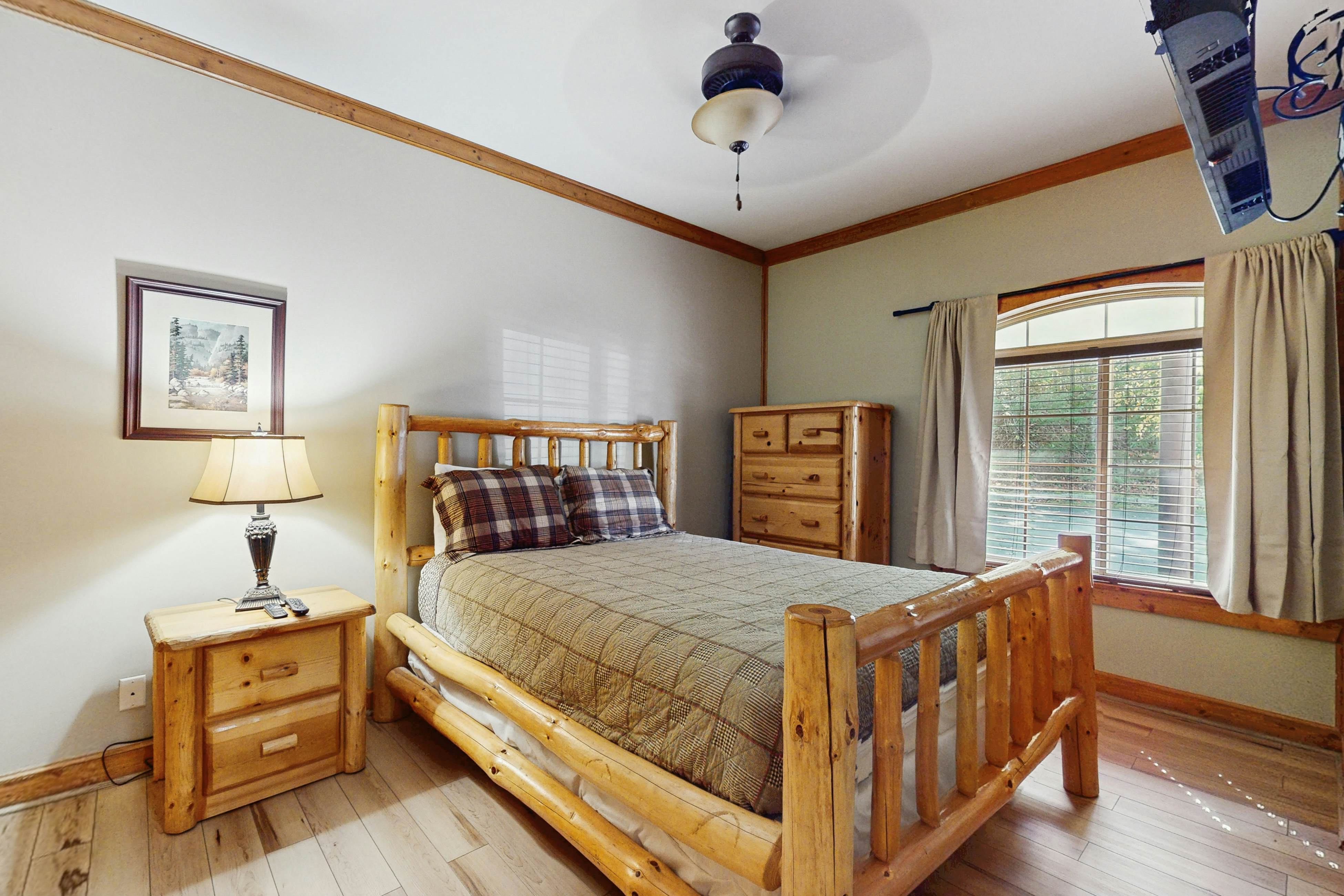 Smoky Mountains condo located close to downtown Gatlinburg