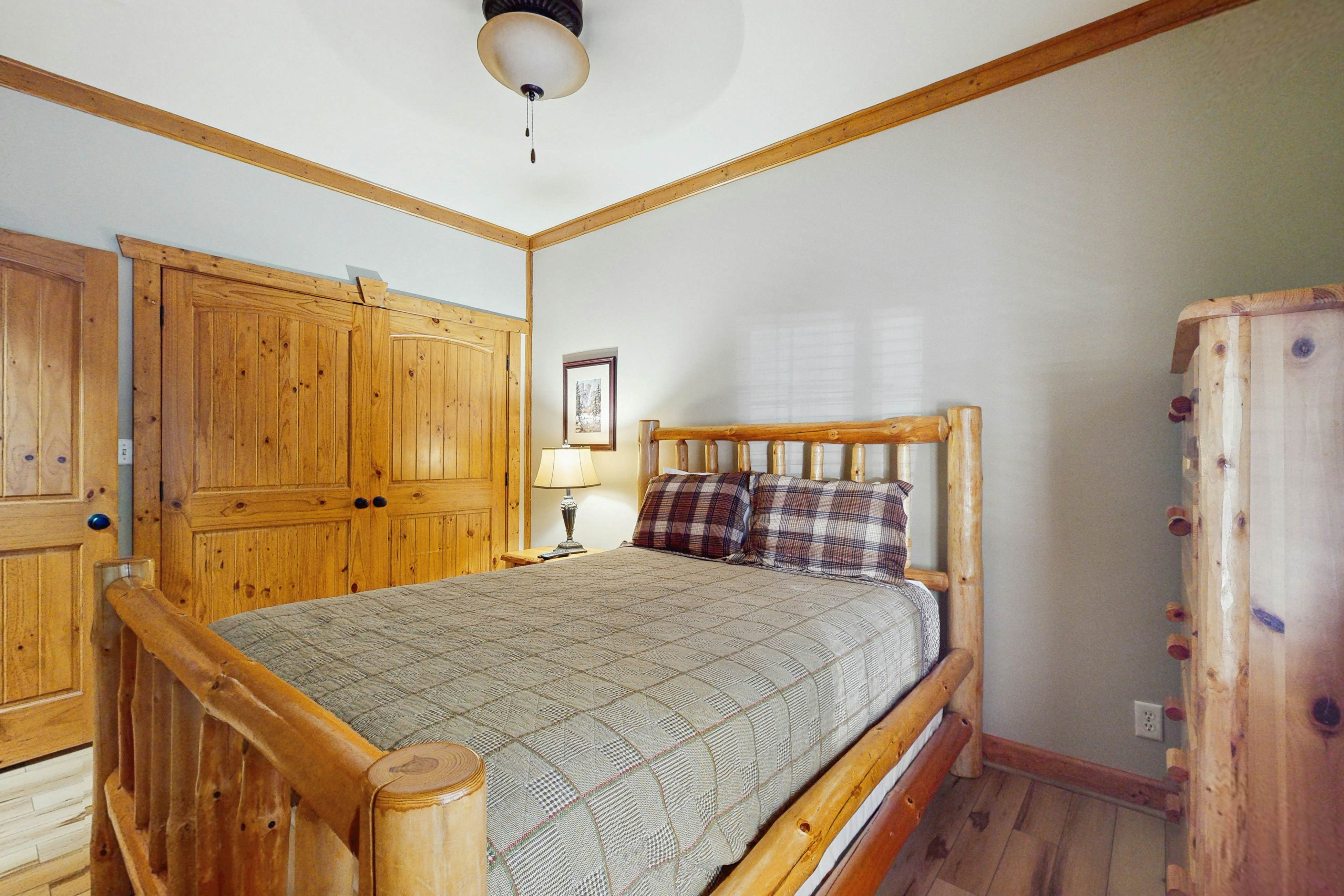 Smoky Mountains condo located close to downtown Gatlinburg