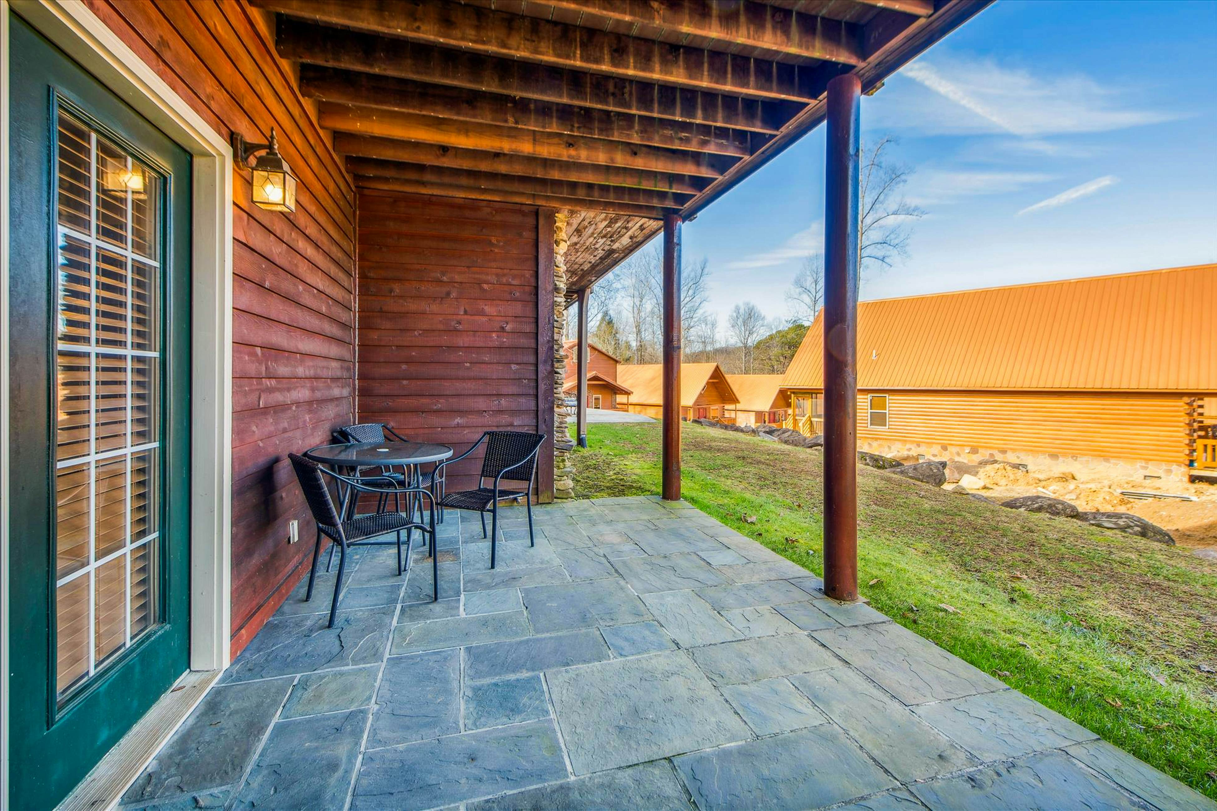 Smoky Mountains condo located close to downtown Gatlinburg