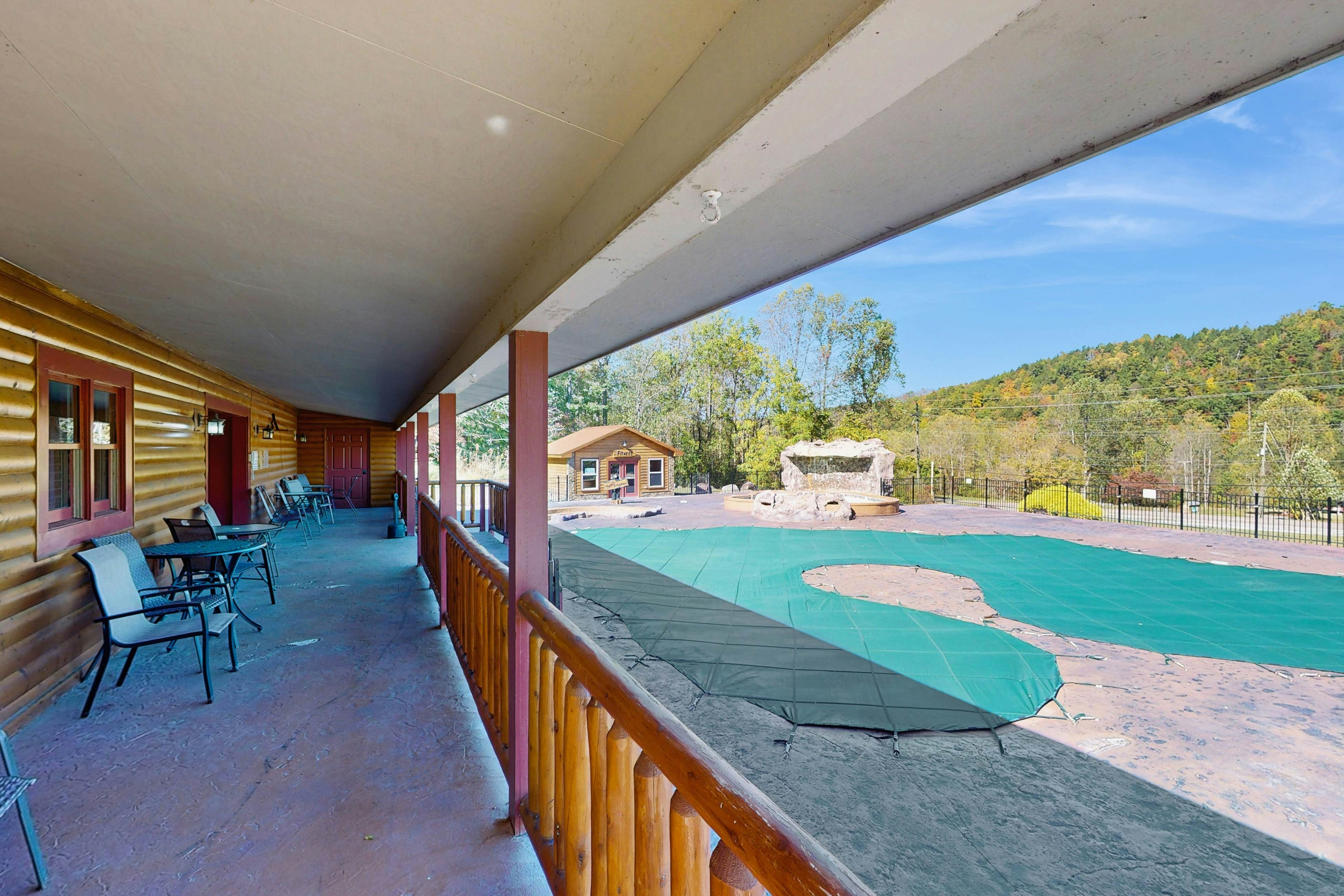 Smoky Mountains condo located close to downtown Gatlinburg