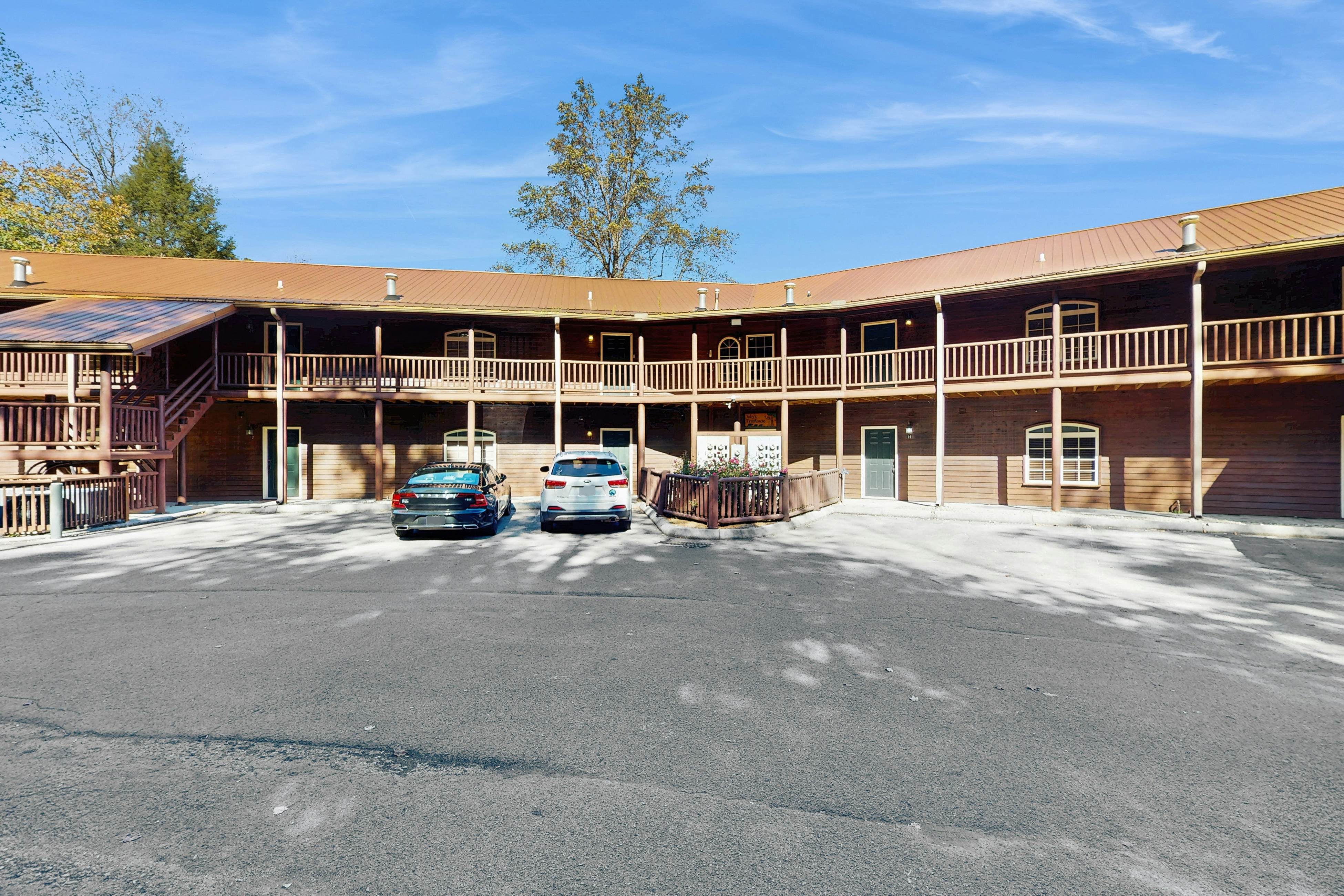 Smoky Mountains condo located close to downtown Gatlinburg