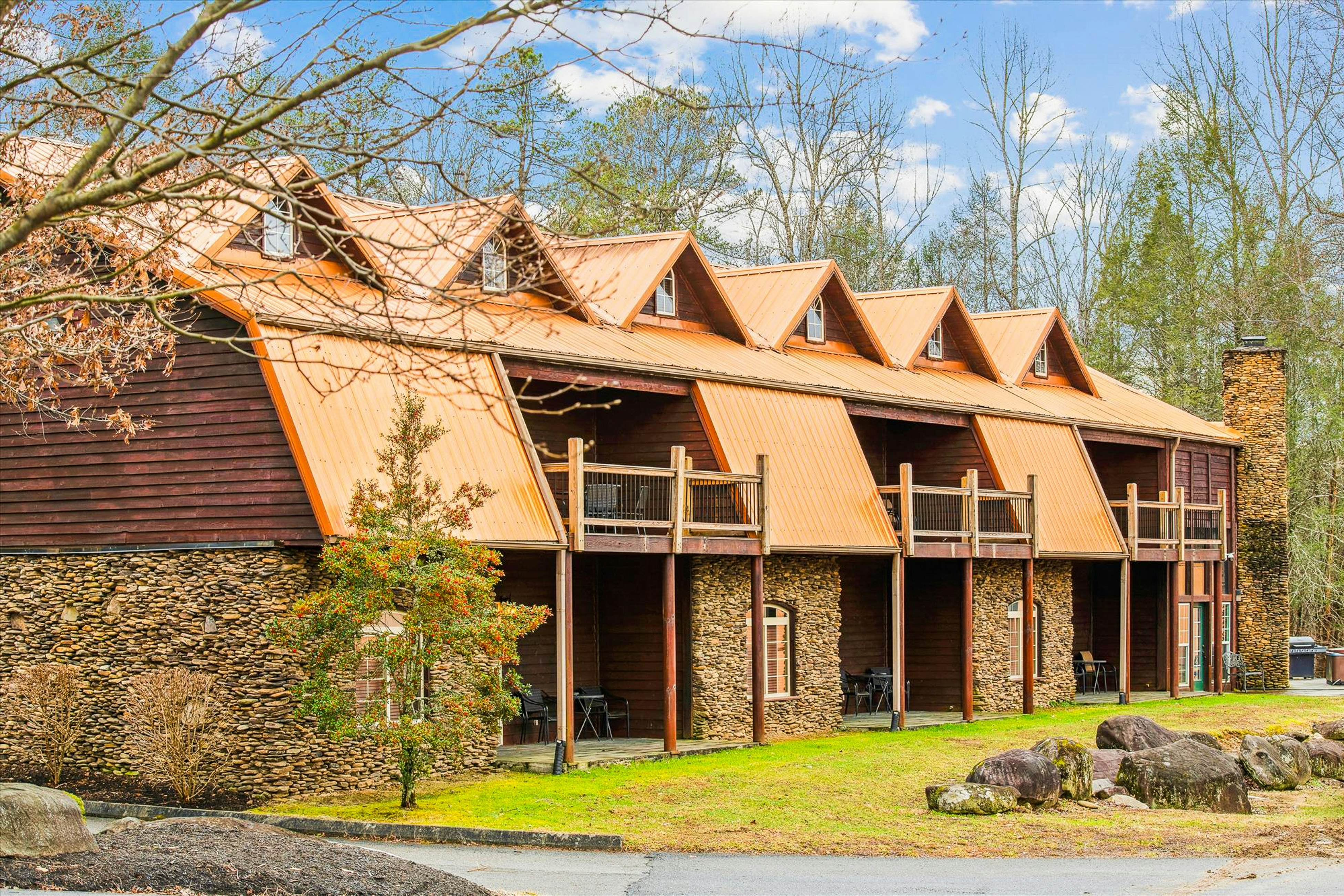 Smoky Mountains condo located close to downtown Gatlinburg