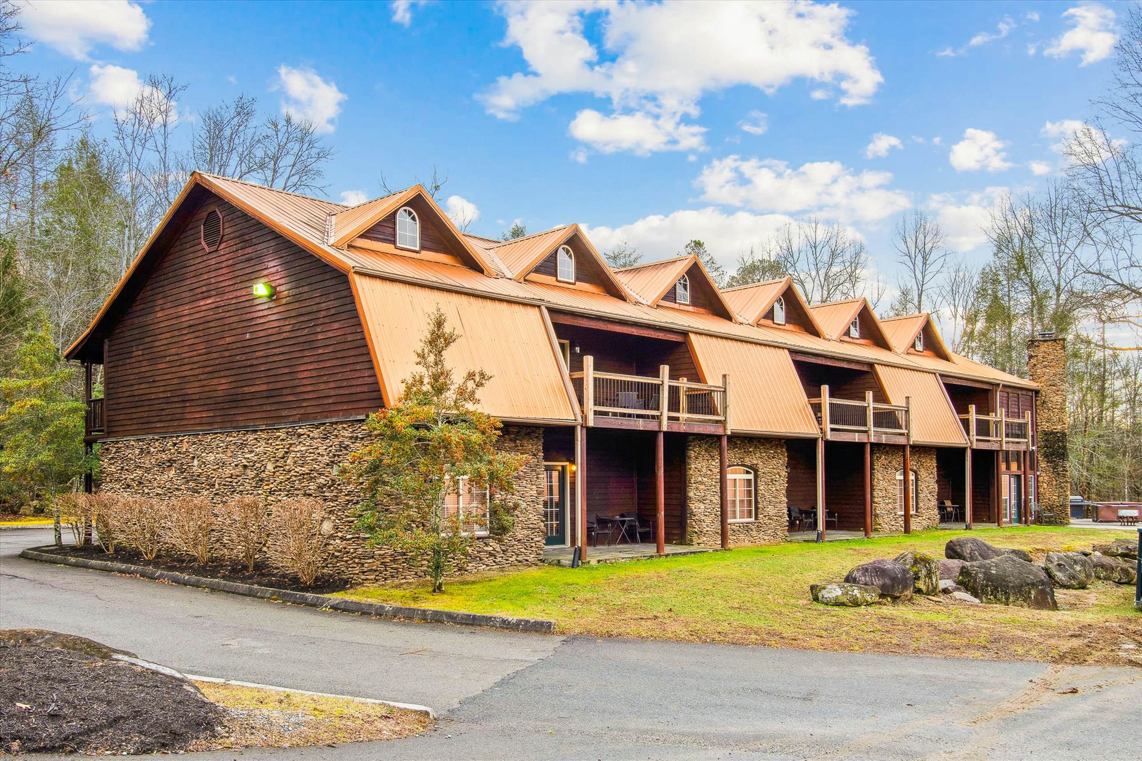 Smoky Mountains condo located close to downtown Gatlinburg