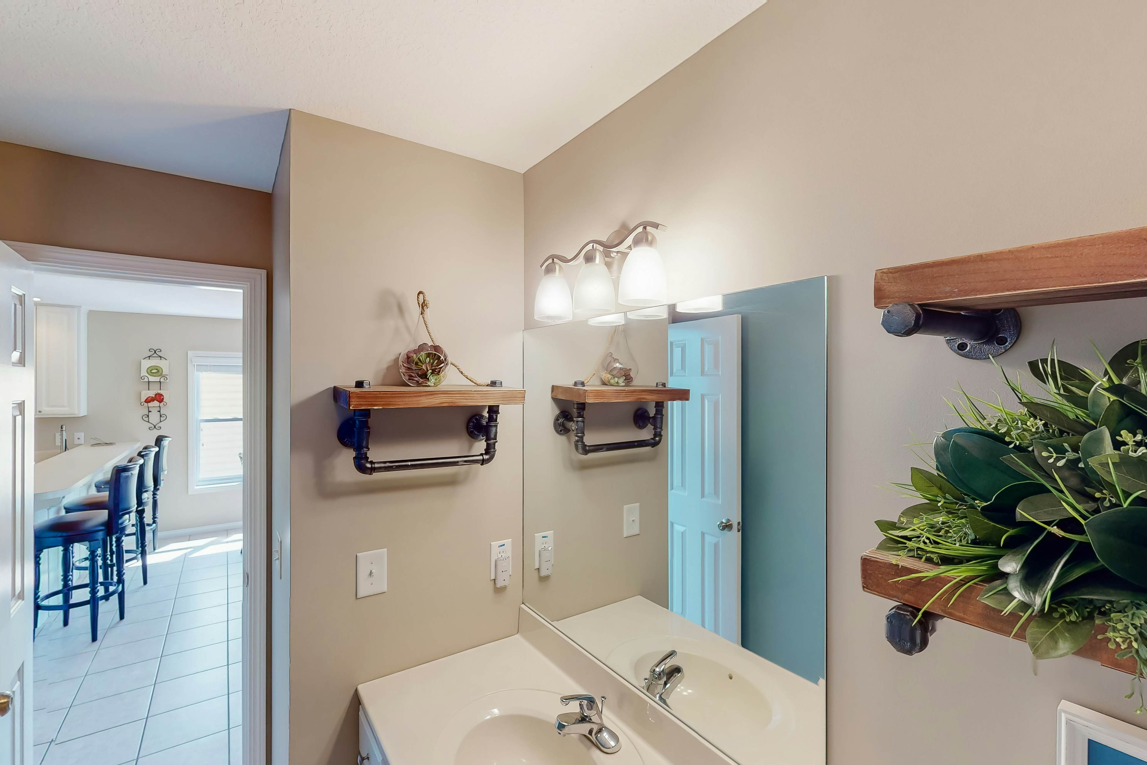 Family Lake Escape | Shared Pool, Dock & Clubhouse