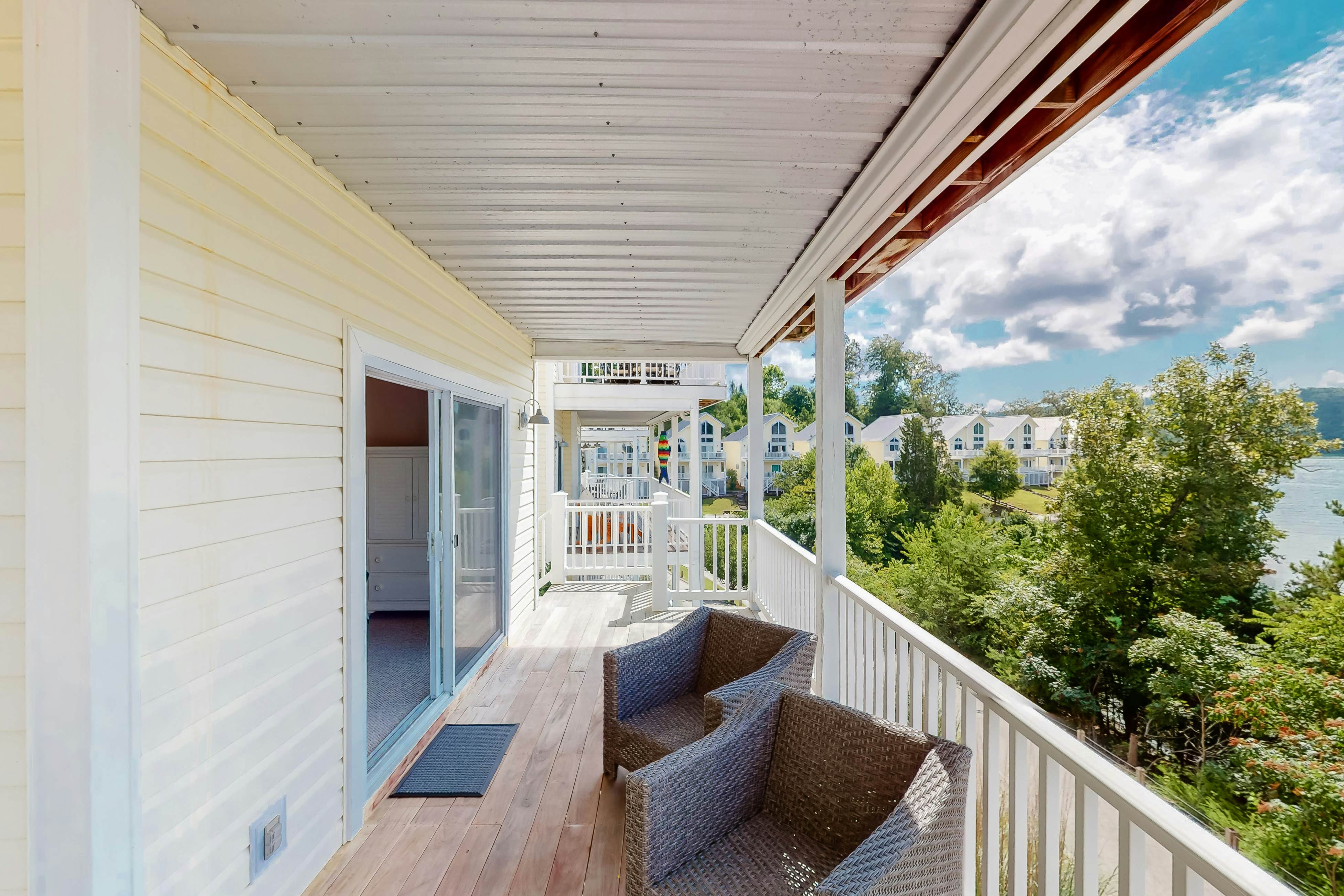 Family Lake Escape | Shared Pool, Dock & Clubhouse