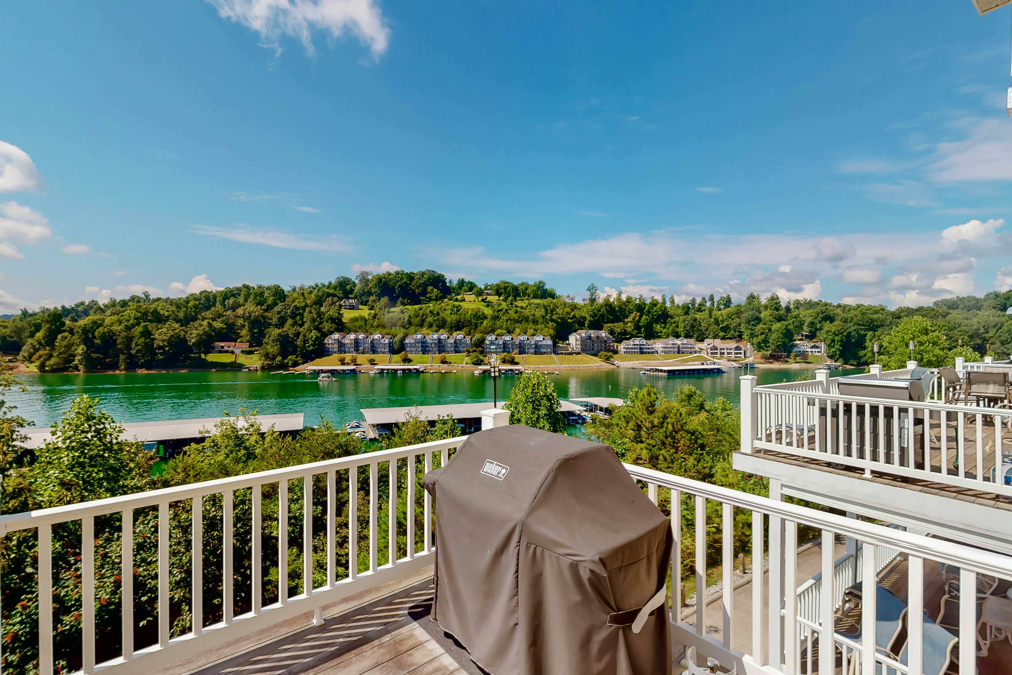 Family Lake Escape | Shared Pool, Dock & Clubhouse