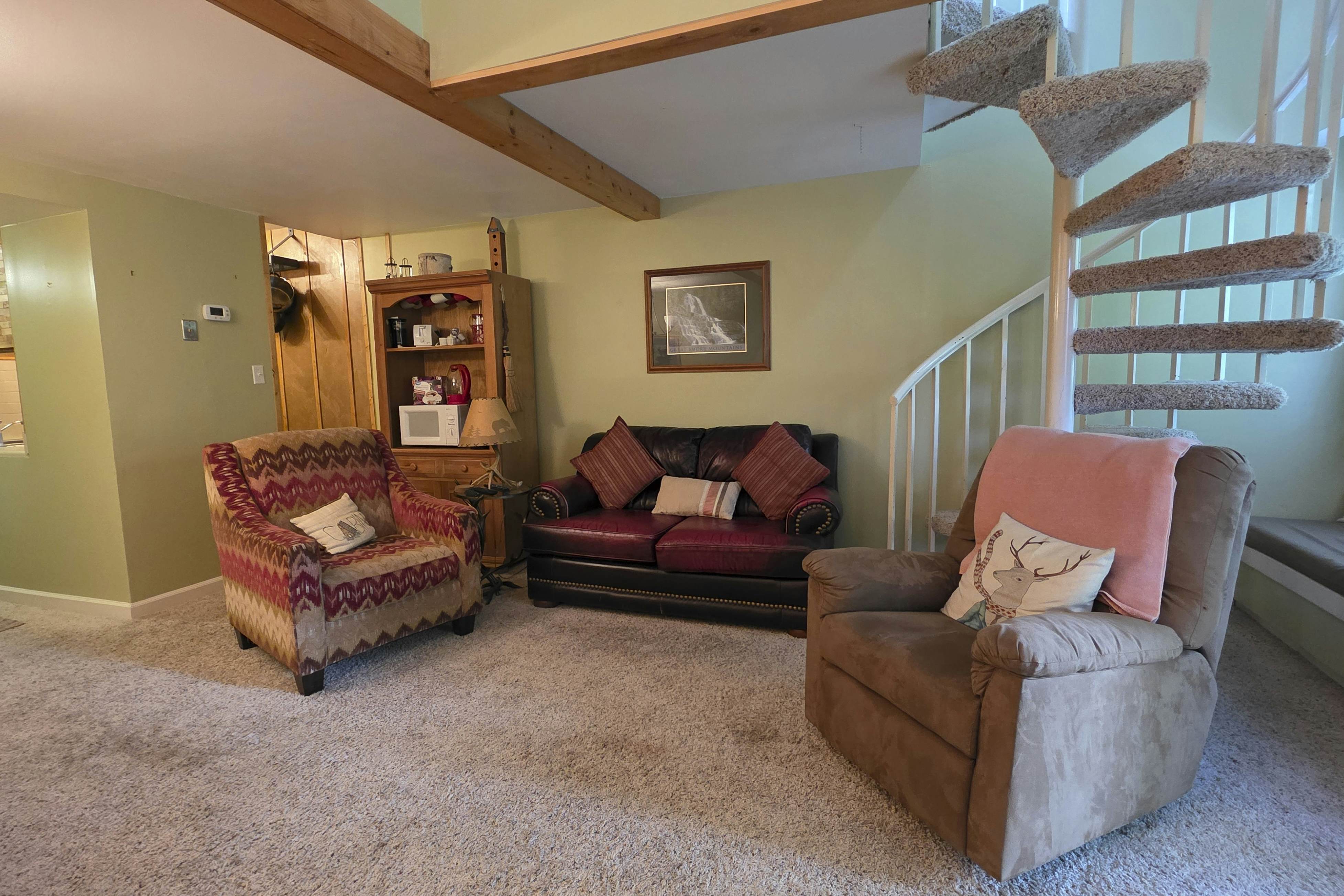 Cozy condo with pools, hot tub, fireplace, and lovely views