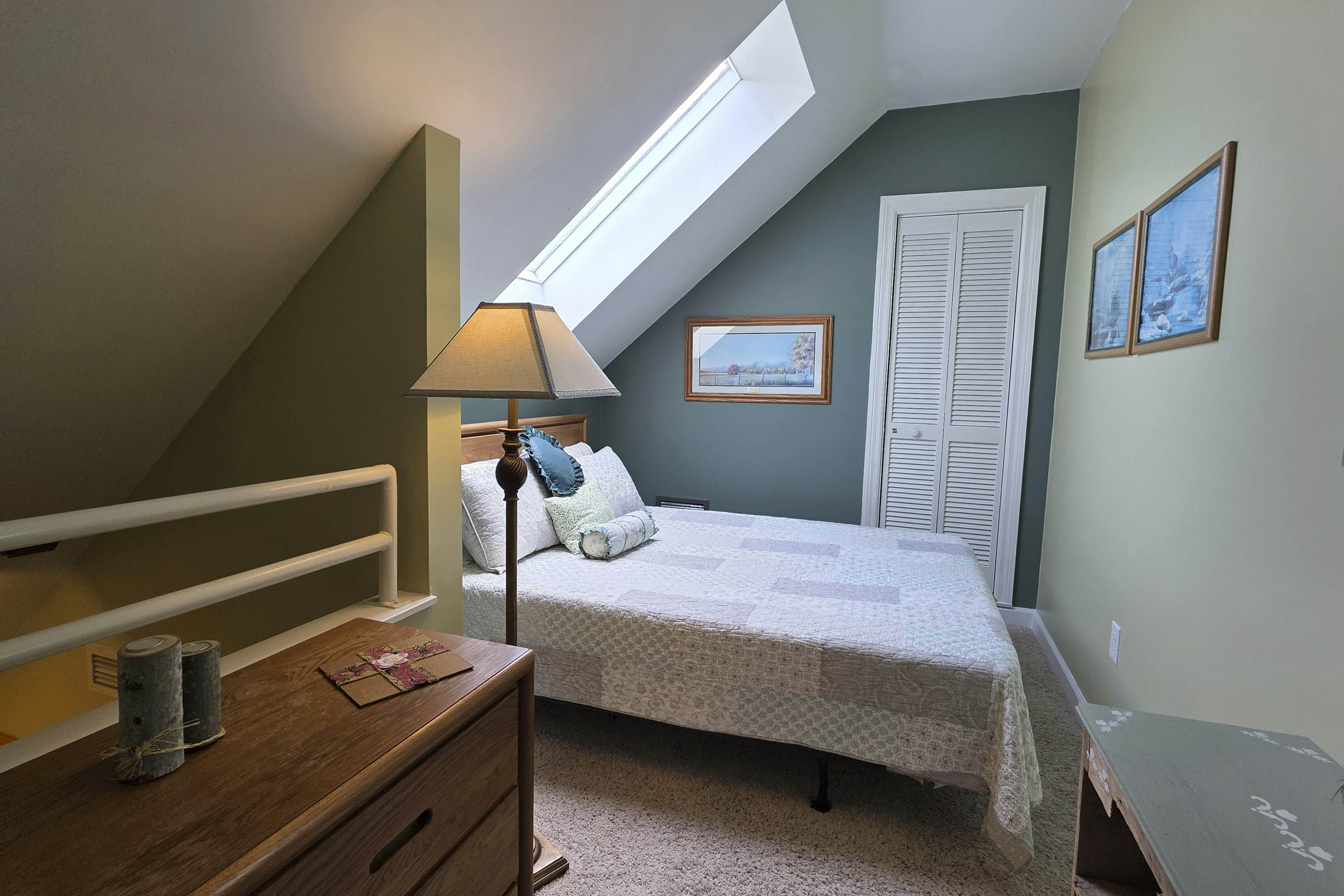 Cozy condo with pools, hot tub, fireplace, and lovely views