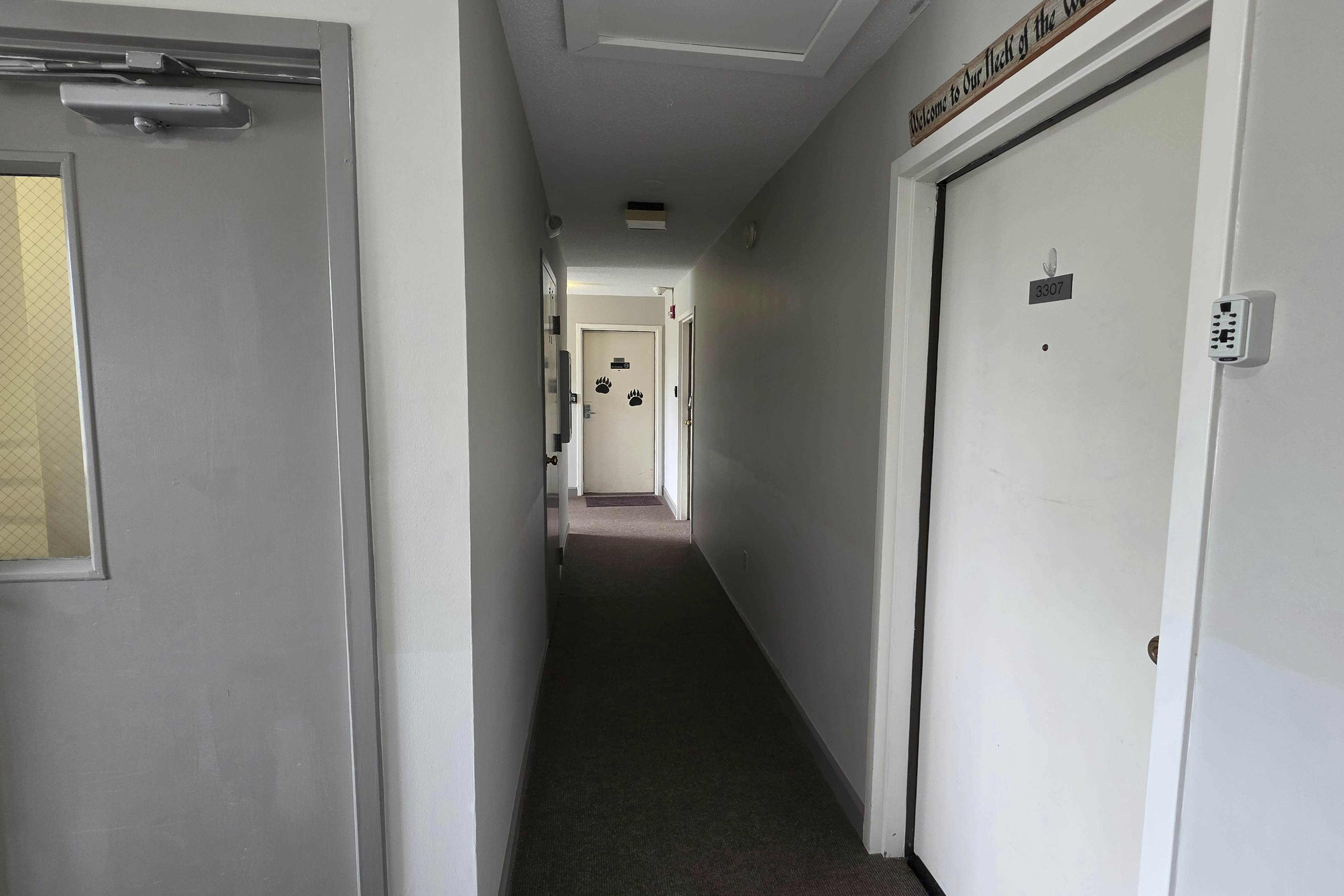 Cozy condo with pools, hot tub, fireplace, and lovely views