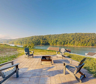 Lakeside Chalet Nr Deerfield Res, Sleeps 10・Games