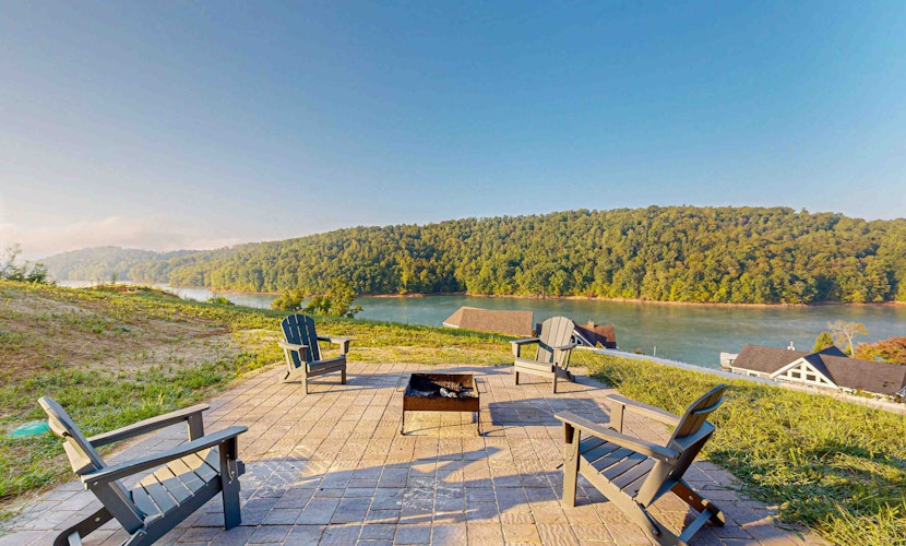 Lakeside Chalet Nr Deerfield Res, Sleeps 10・Games