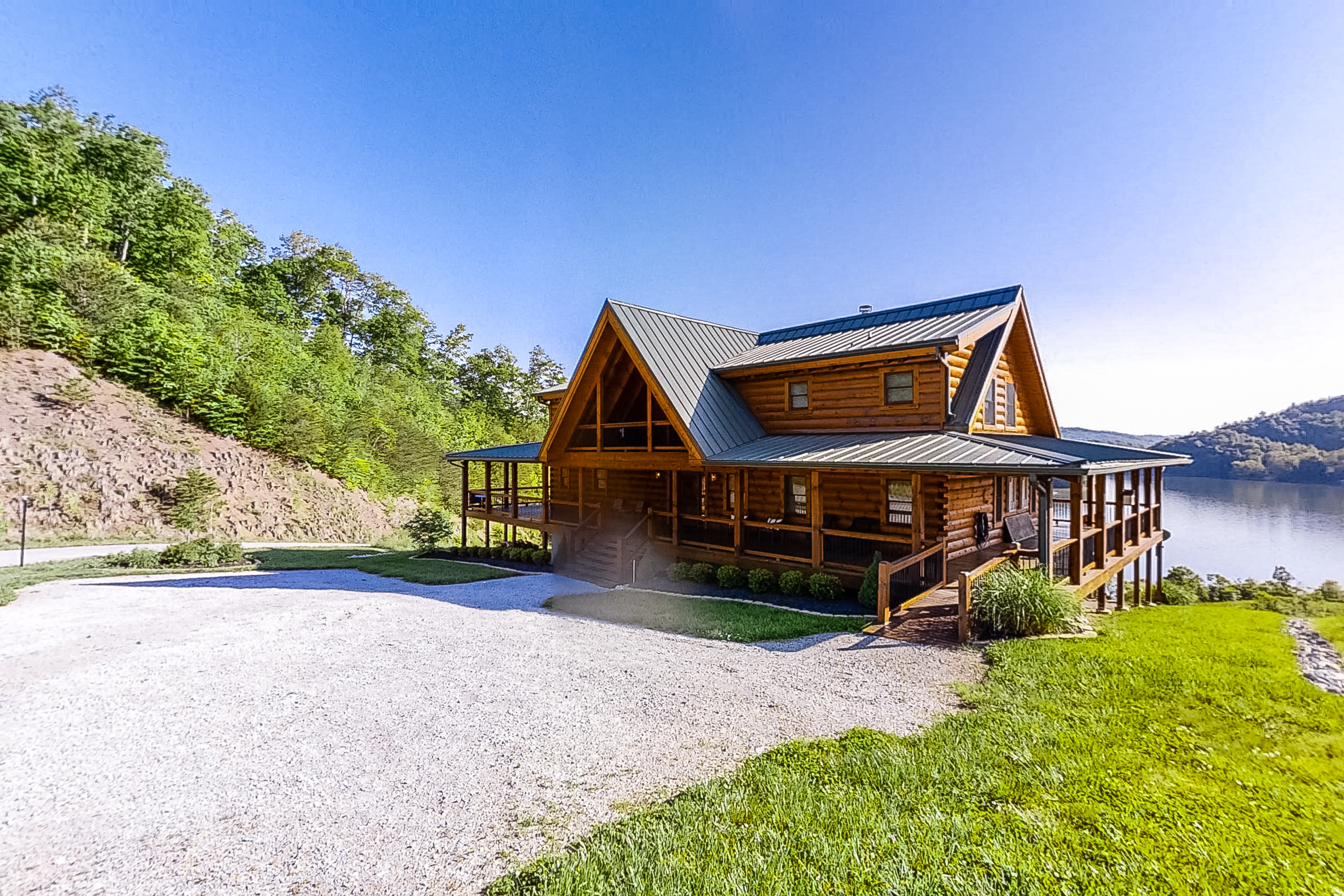 3 Story Lake Escape, Sleeps 16・Hot Tub・Pool Table | 5 Bed New