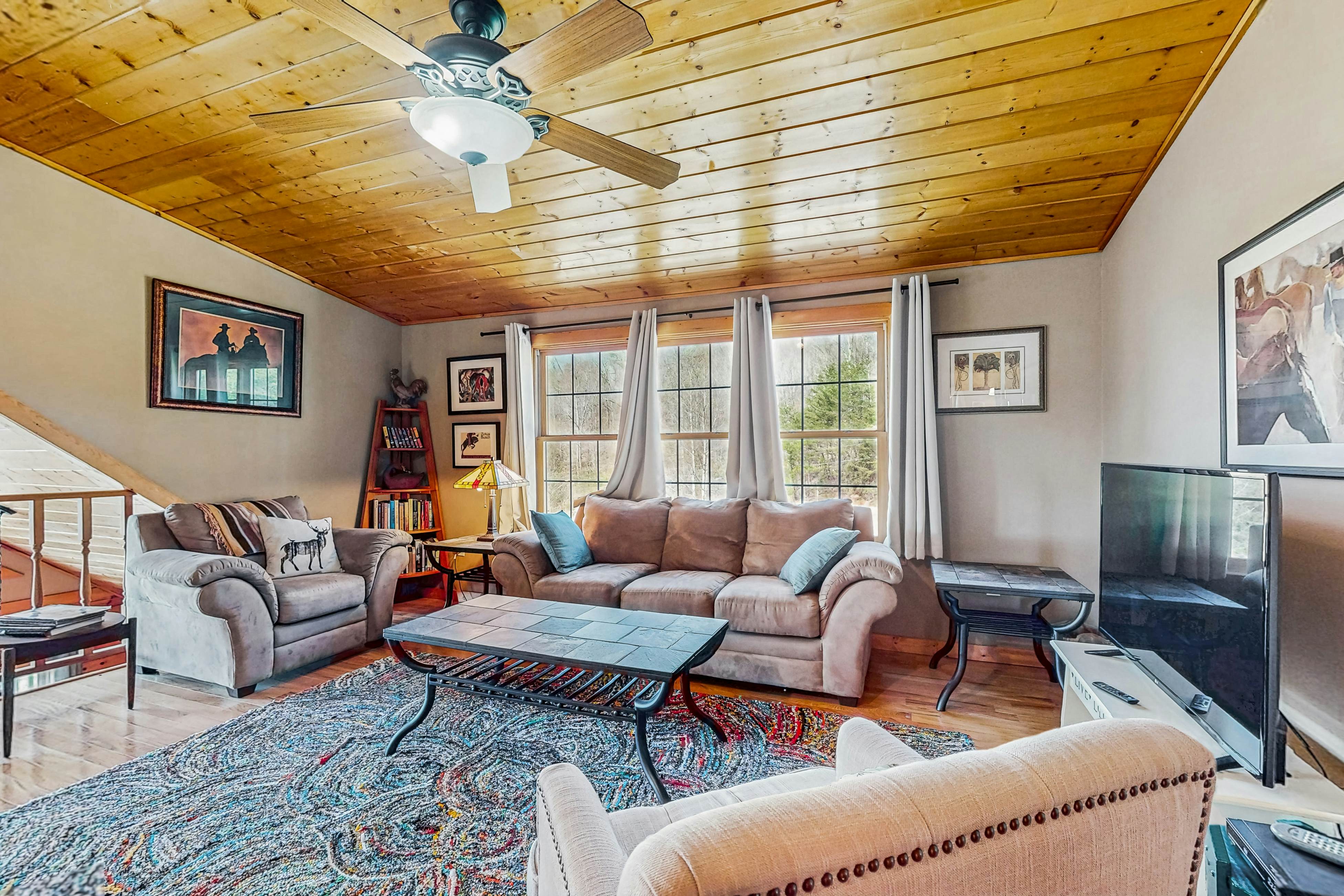 Cozy Home with Hot Tub, Stunning Views, Fire Pit, and Large Fenced-In Yard