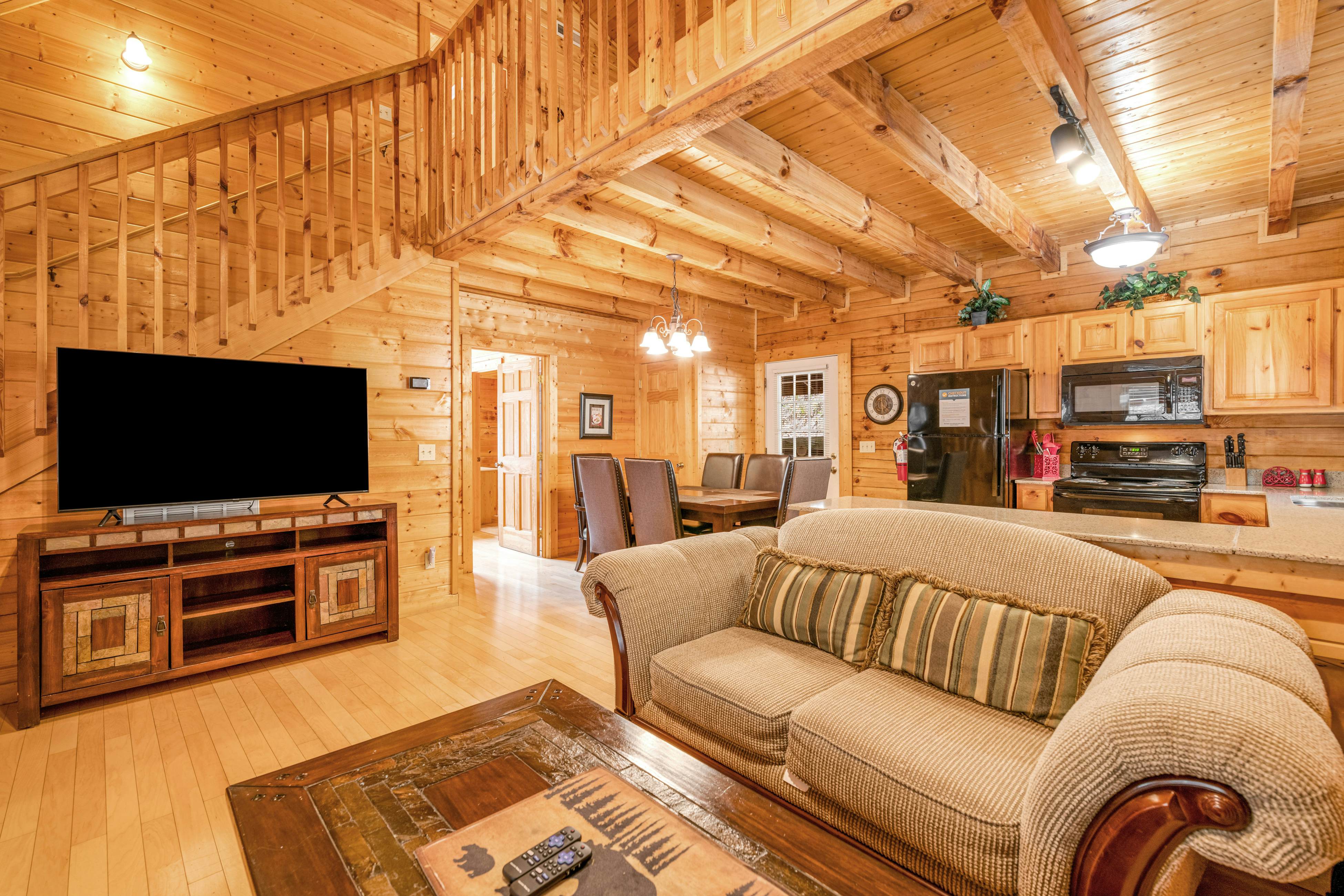 Split-Level Log Cabin with Game Room & Hot tub - Free Attraction Tickets
