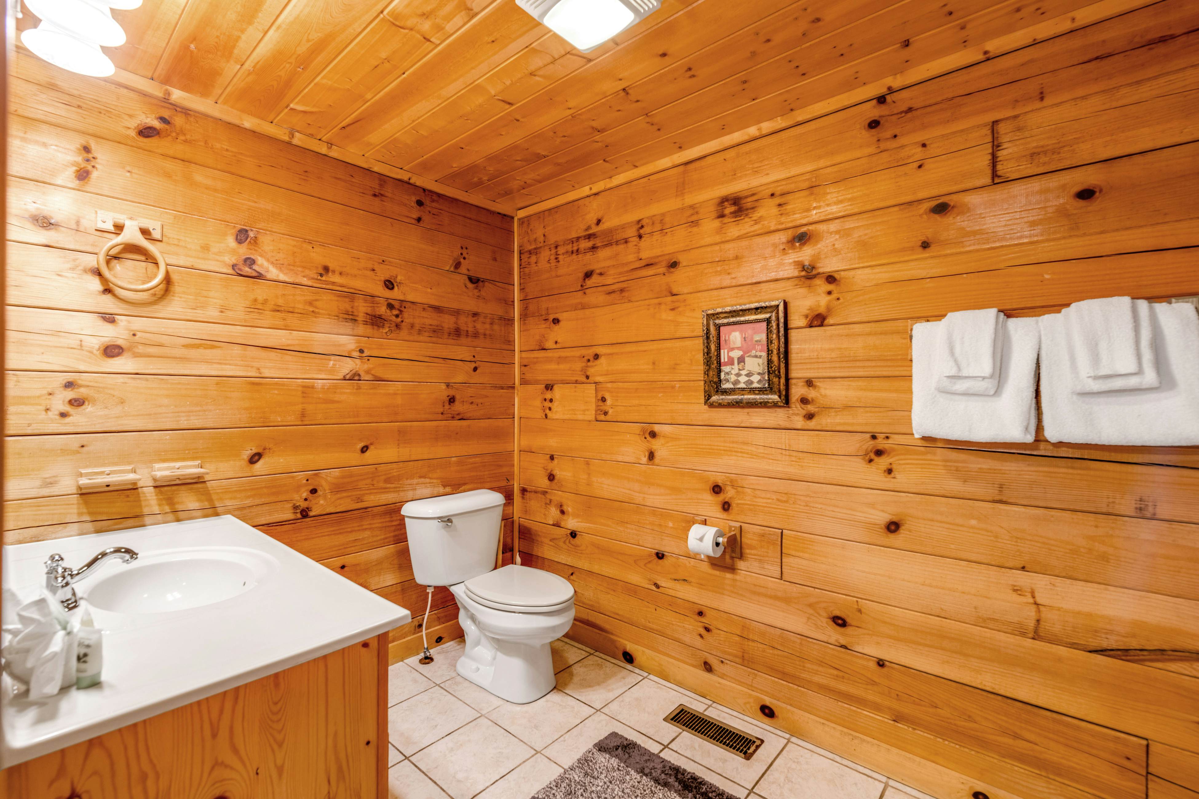 Split-Level Log Cabin with Game Room & Hot tub - Free Attraction Tickets