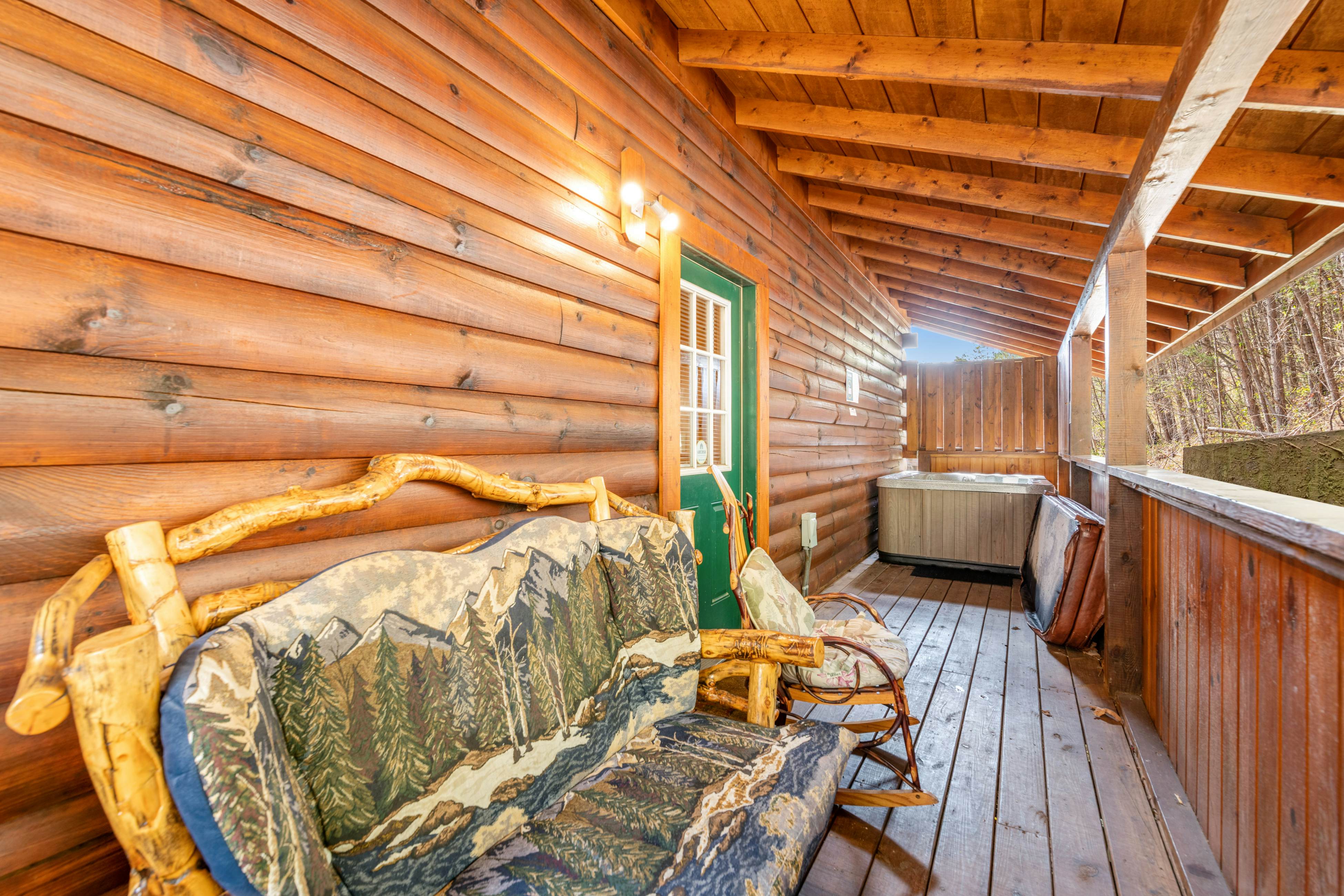 Split-Level Log Cabin with Game Room & Hot tub - Free Attraction Tickets