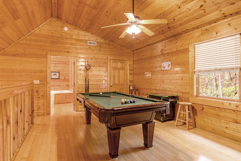 Welcome to our 2-bedroom, 2-bath log cabin in Pigeon Forge, where rustic wood interiors meet easy cabin comfort.

・Private hot tub, pool table, and a full-size arcade with 60 classic games
・Wood-burning fireplace, plush seating, and a TV for easy downtime
・Kitchen with full-size appliances, a 4-seat dining table, and dishwasher
・4 miles from Dollywood and Dollywood's Splash Country
・0.8 miles from Pigeon Forge

Relax, play, and settle in for a memorable mountain stay.
