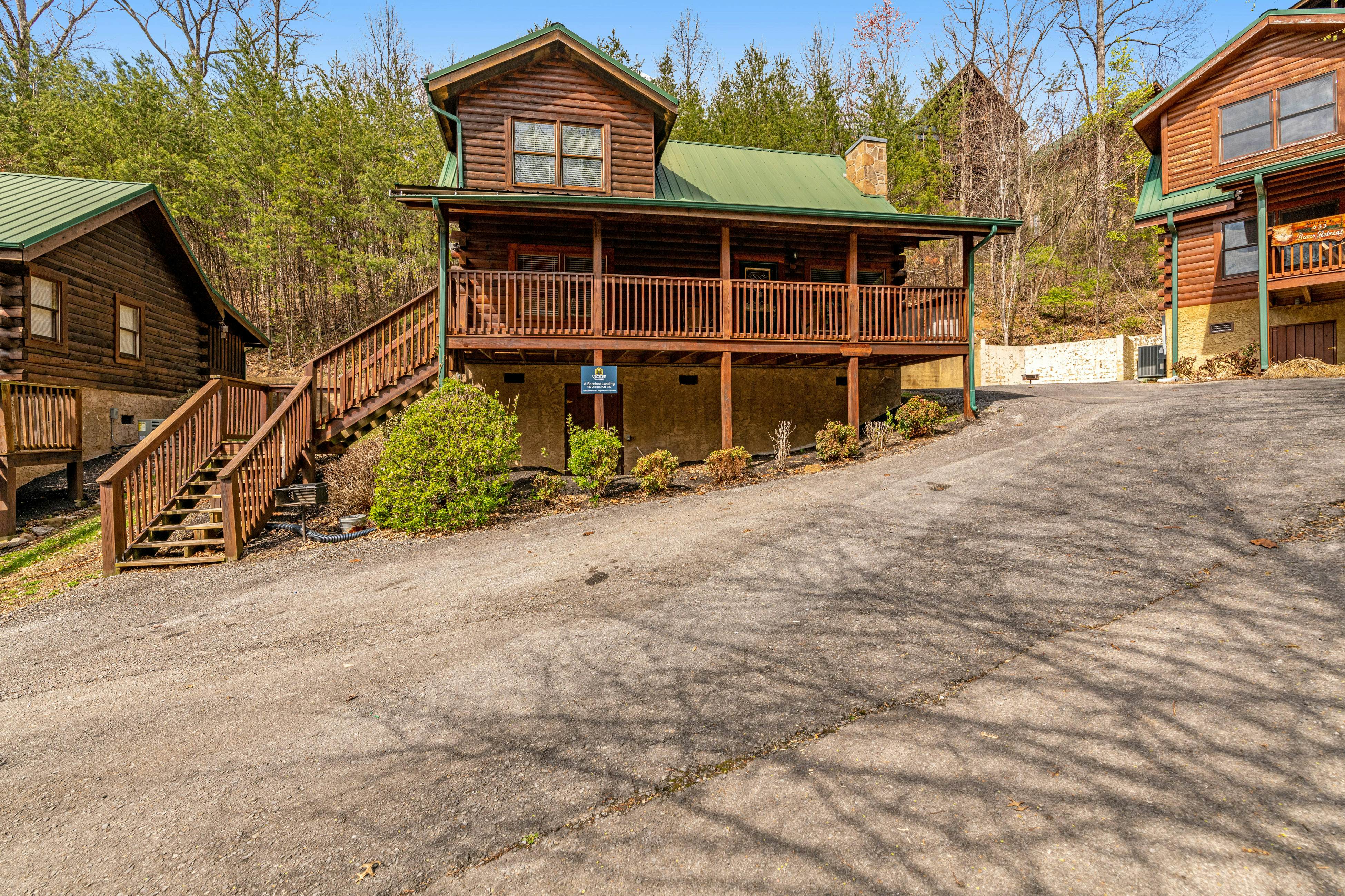Split-Level Log Cabin with Game Room & Hot tub - Free Attraction Tickets