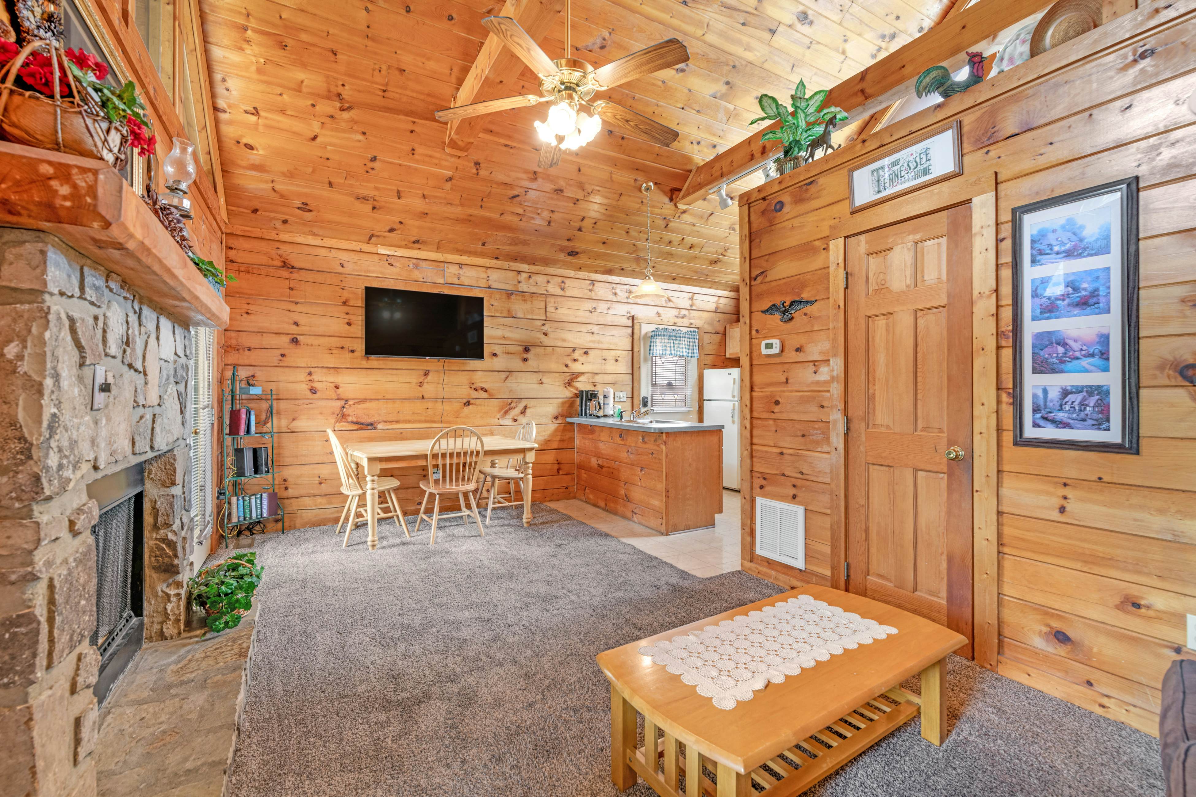 Quaint Cabin with Gas Fireplace & Shared Seasonal Pool - Free Attraction Tickets